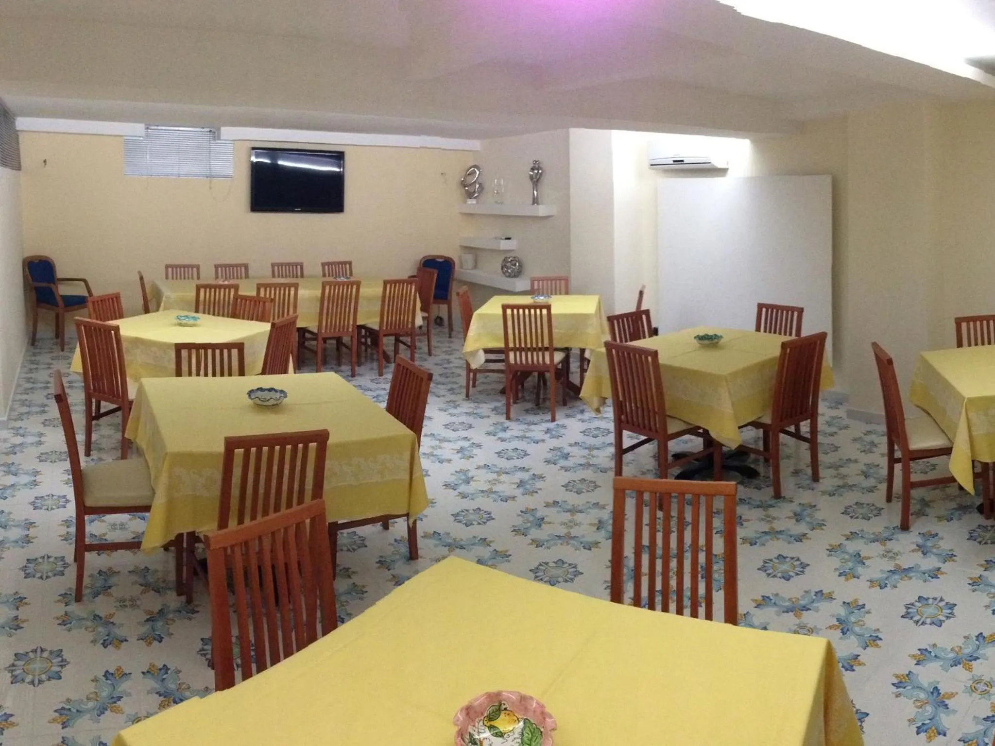 Restaurant/places to eat in Costa Hotel