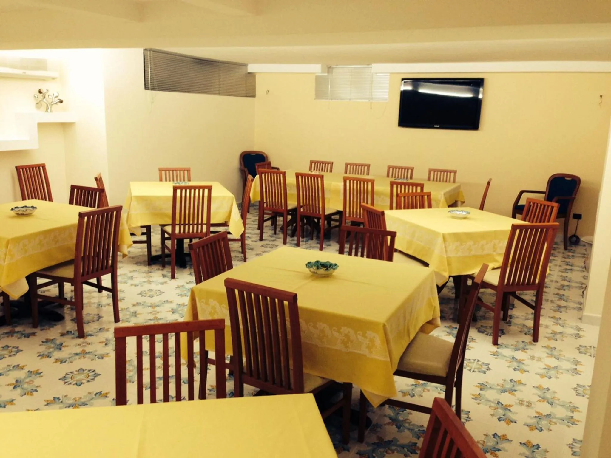 Restaurant/places to eat in Costa Hotel