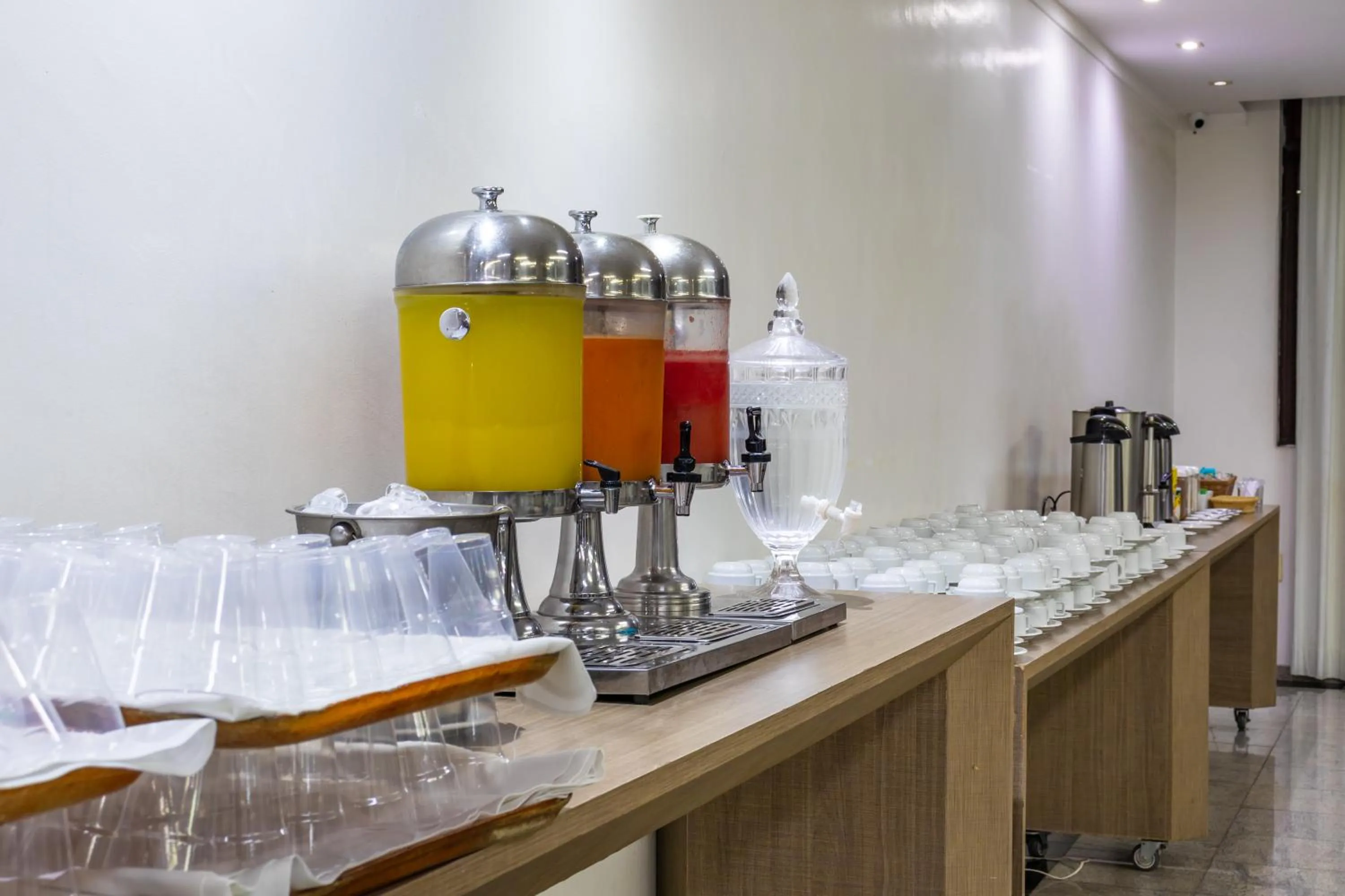 Coffee/tea facilities in Umuarama Plaza Hotel by Castelo Itaipava