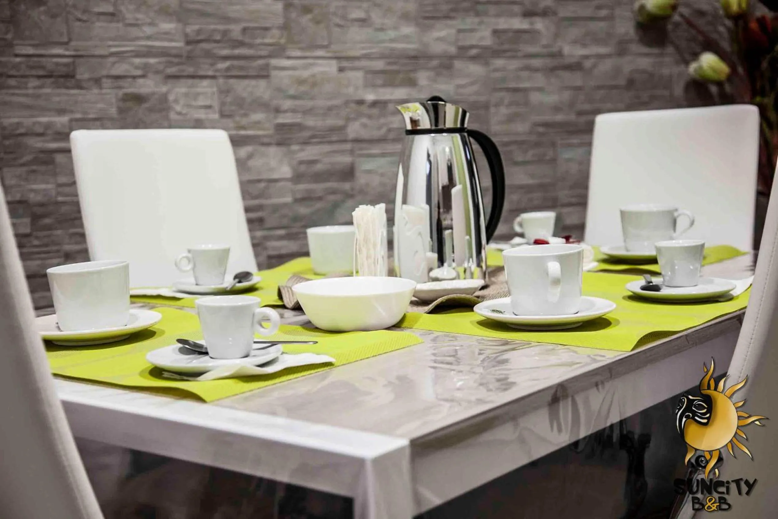 Communal kitchen in Suncity B&B