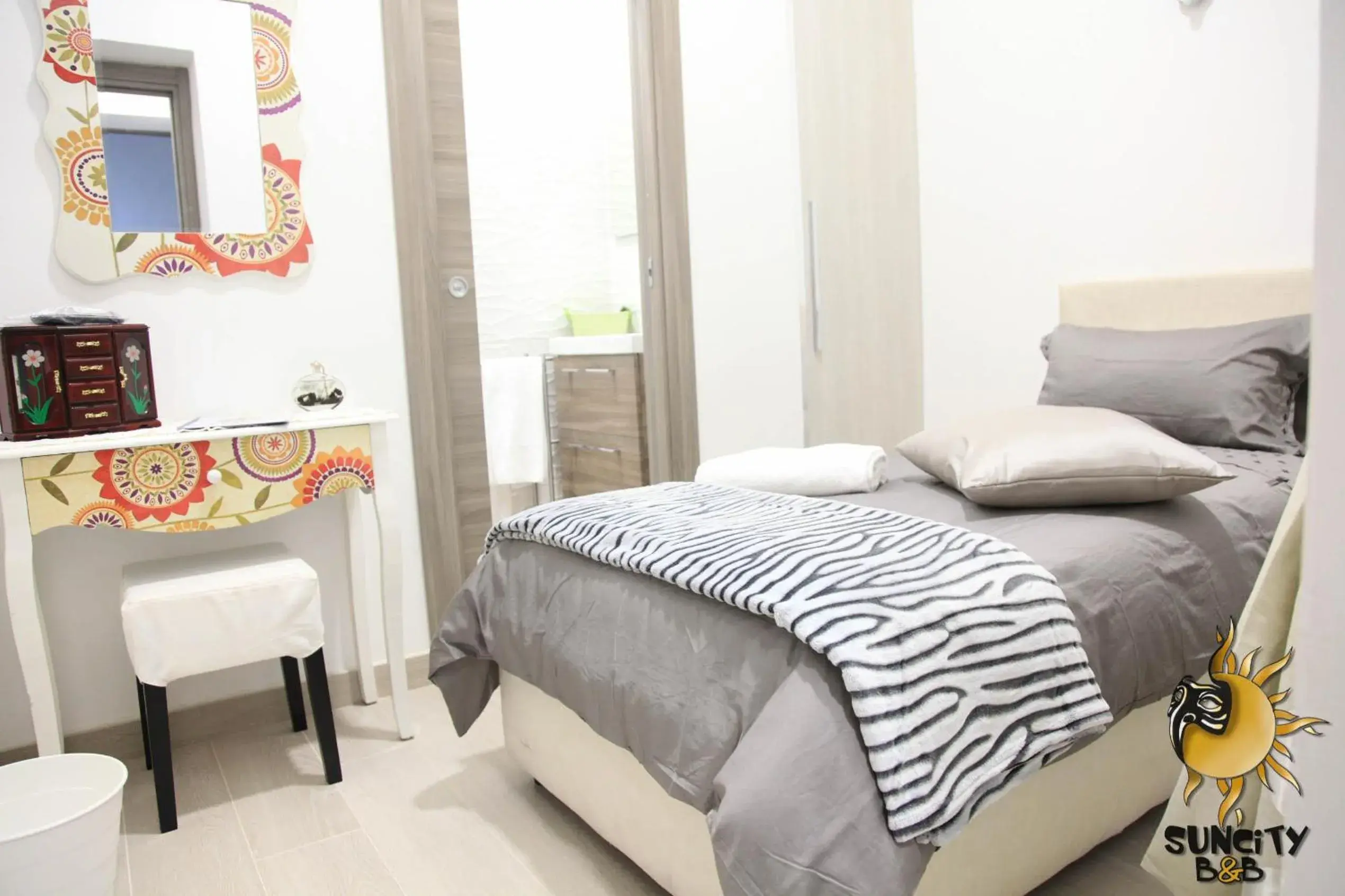 Single Room with Private Bathroom - single occupancy in Suncity B&B Single Room with Private Bathroom - single occupancy in Suncity B&B