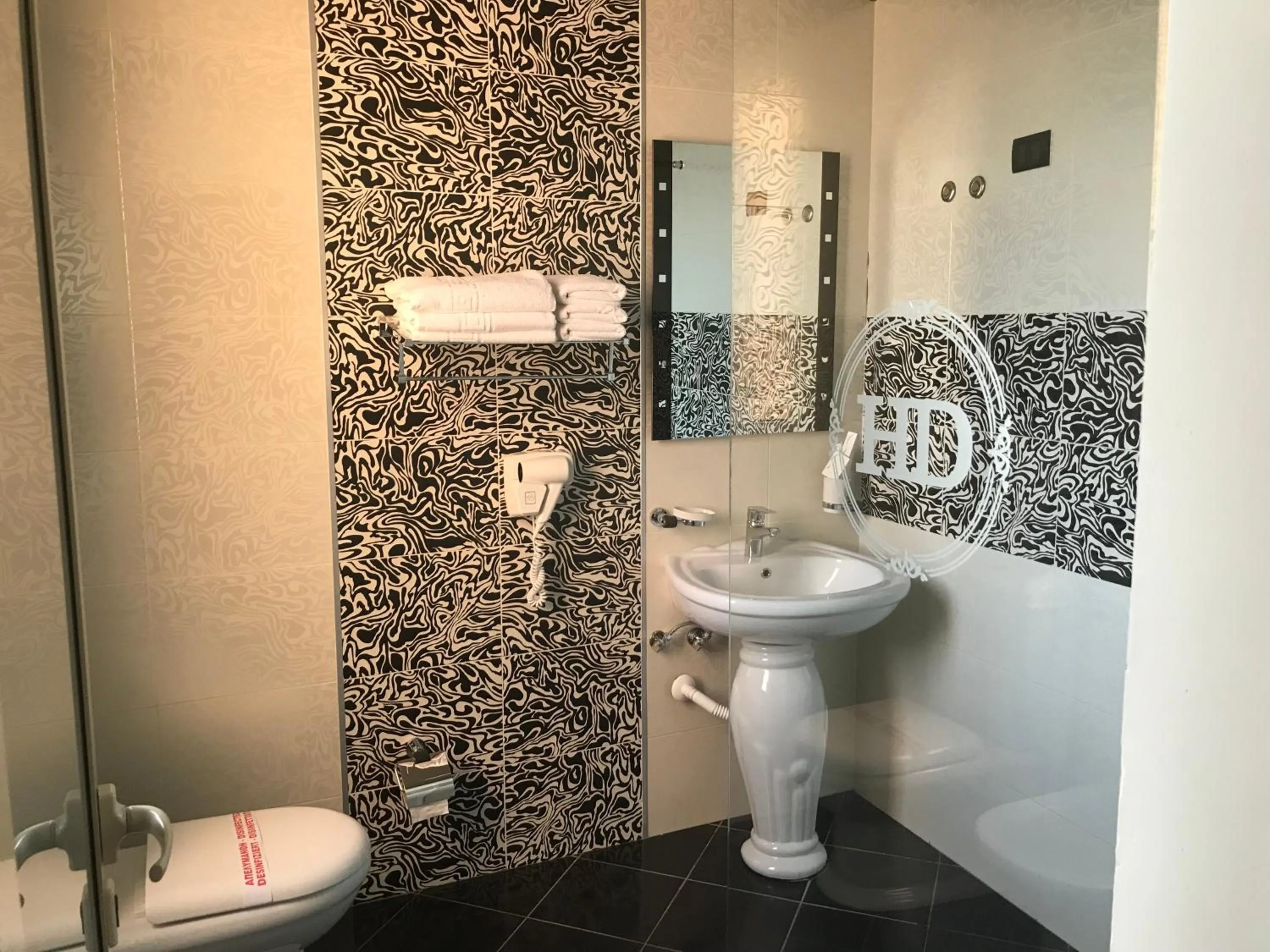 Shower in Hotel Deluxe
