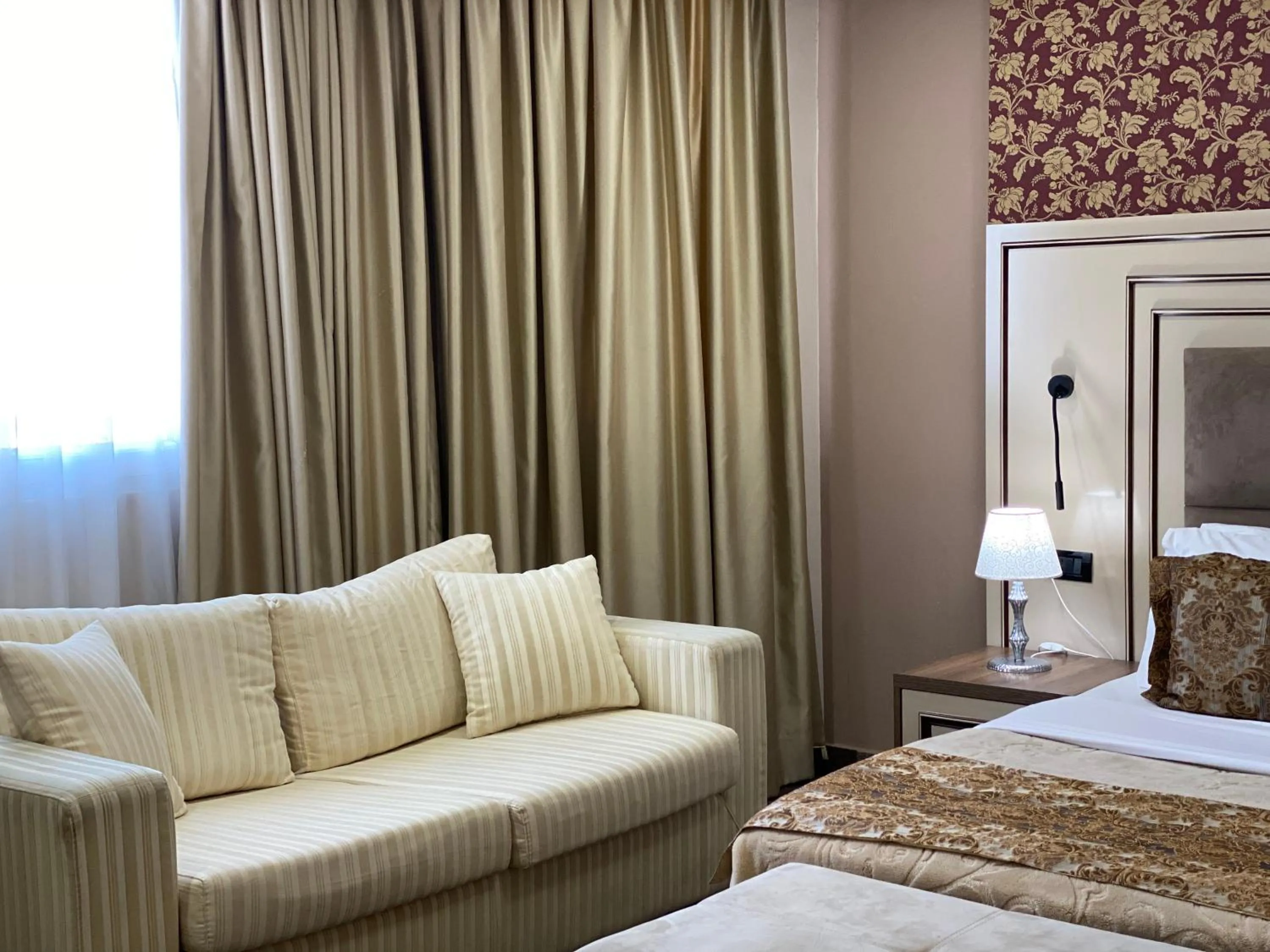 Photo of the whole room, Bed in Hotel Deluxe