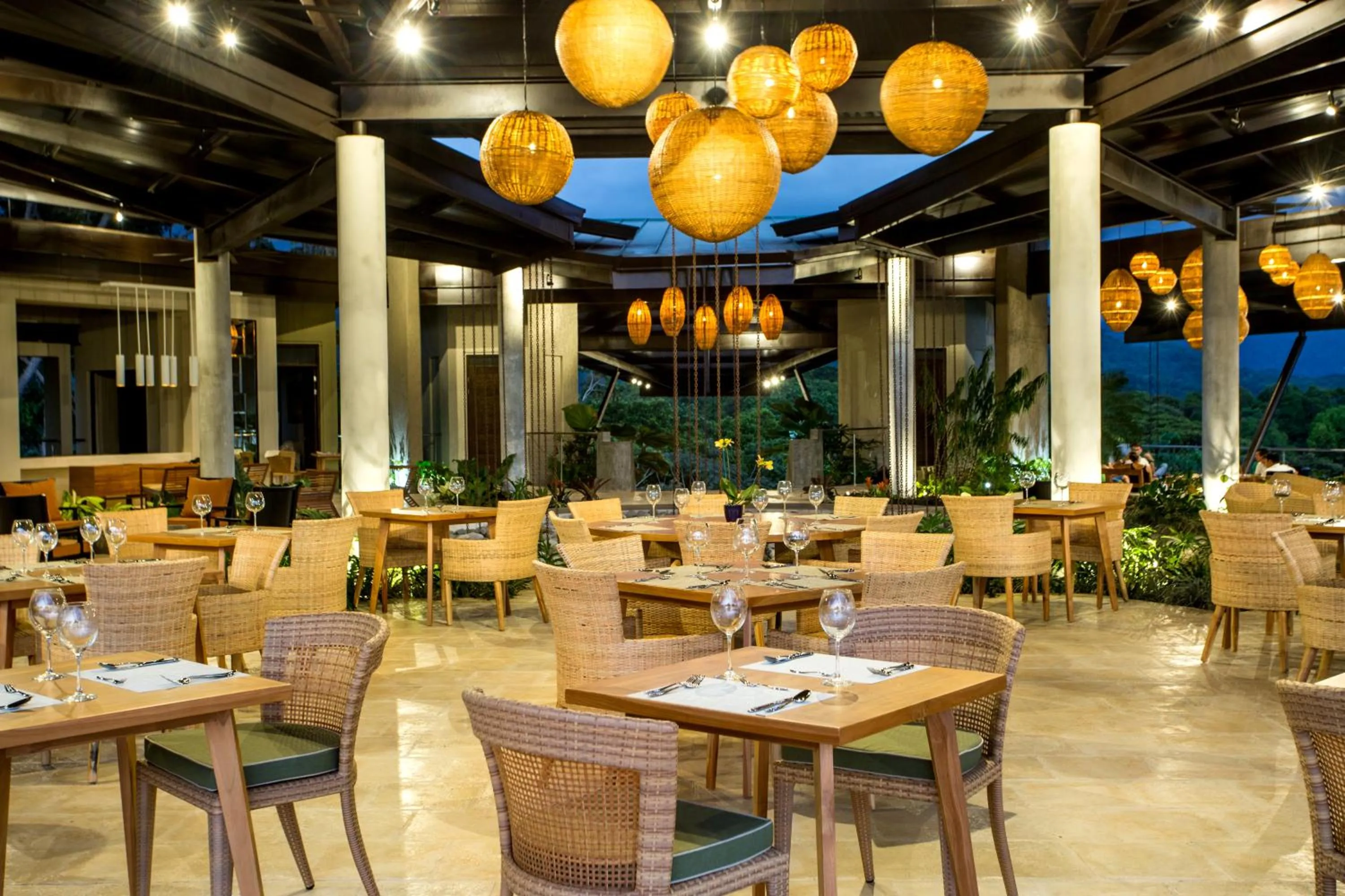 Restaurant/places to eat in Hotel Three Sixty - Adults Only