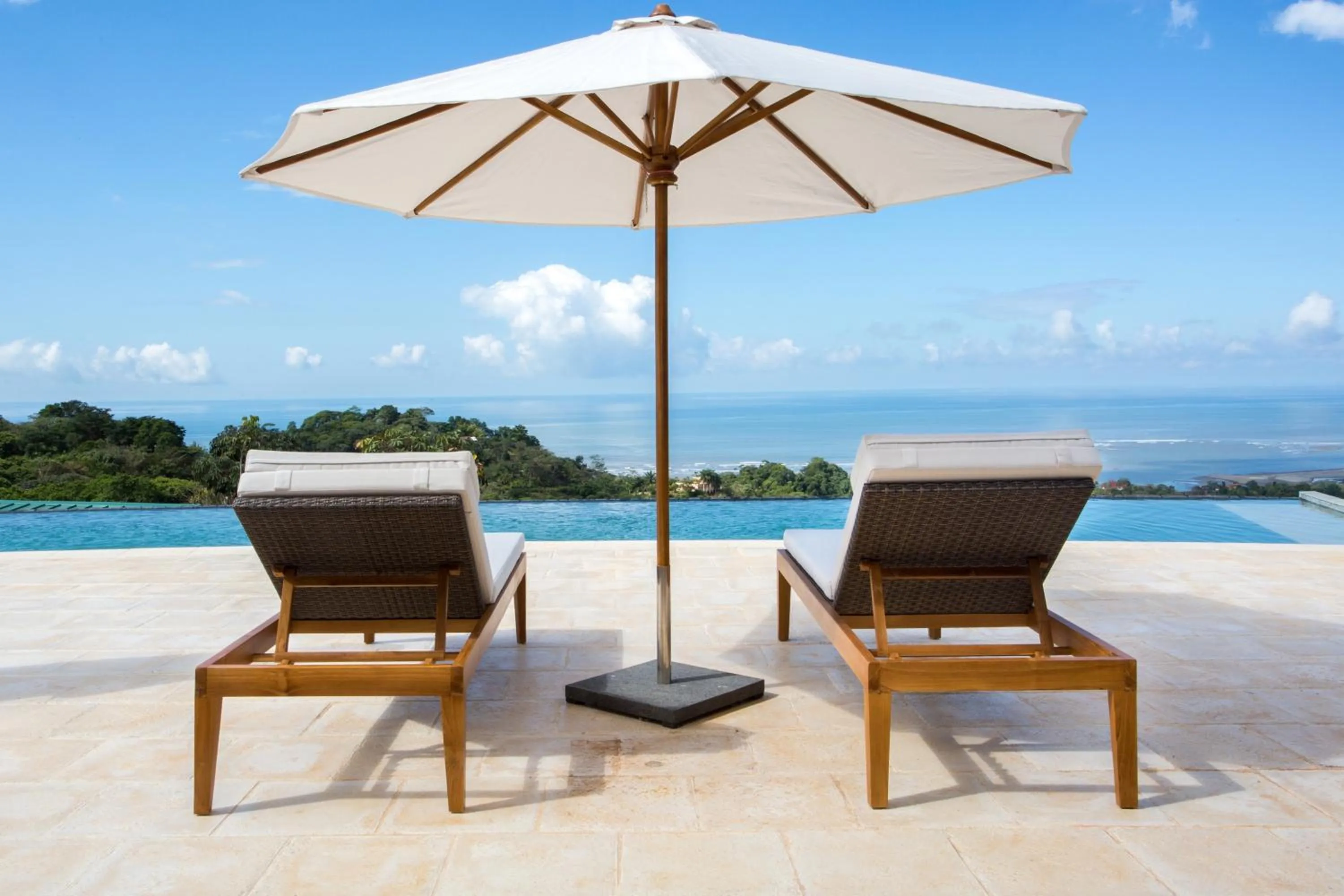 Swimming pool in Hotel Three Sixty - Adults Only