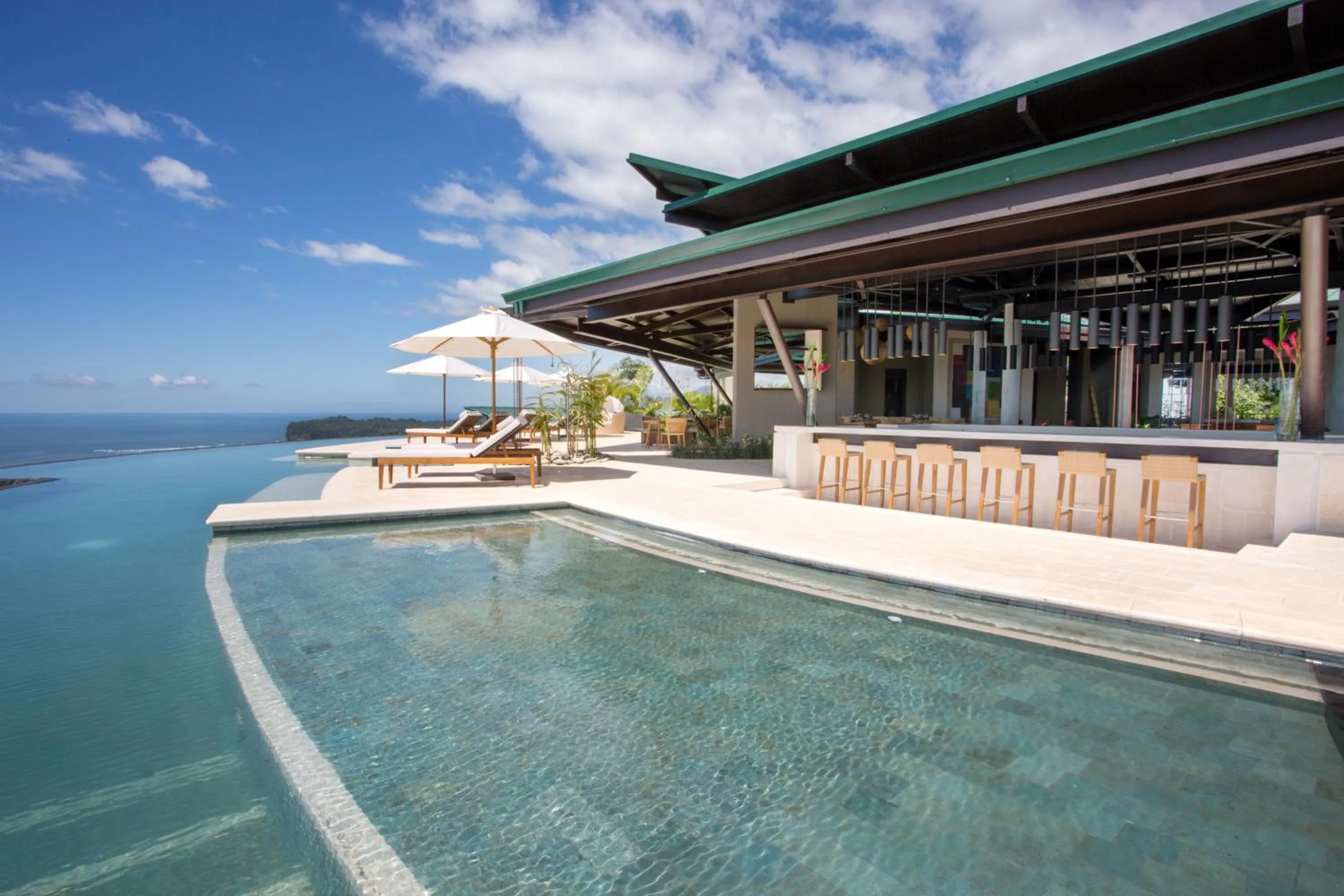 Lounge or bar in Hotel Three Sixty - Adults Only