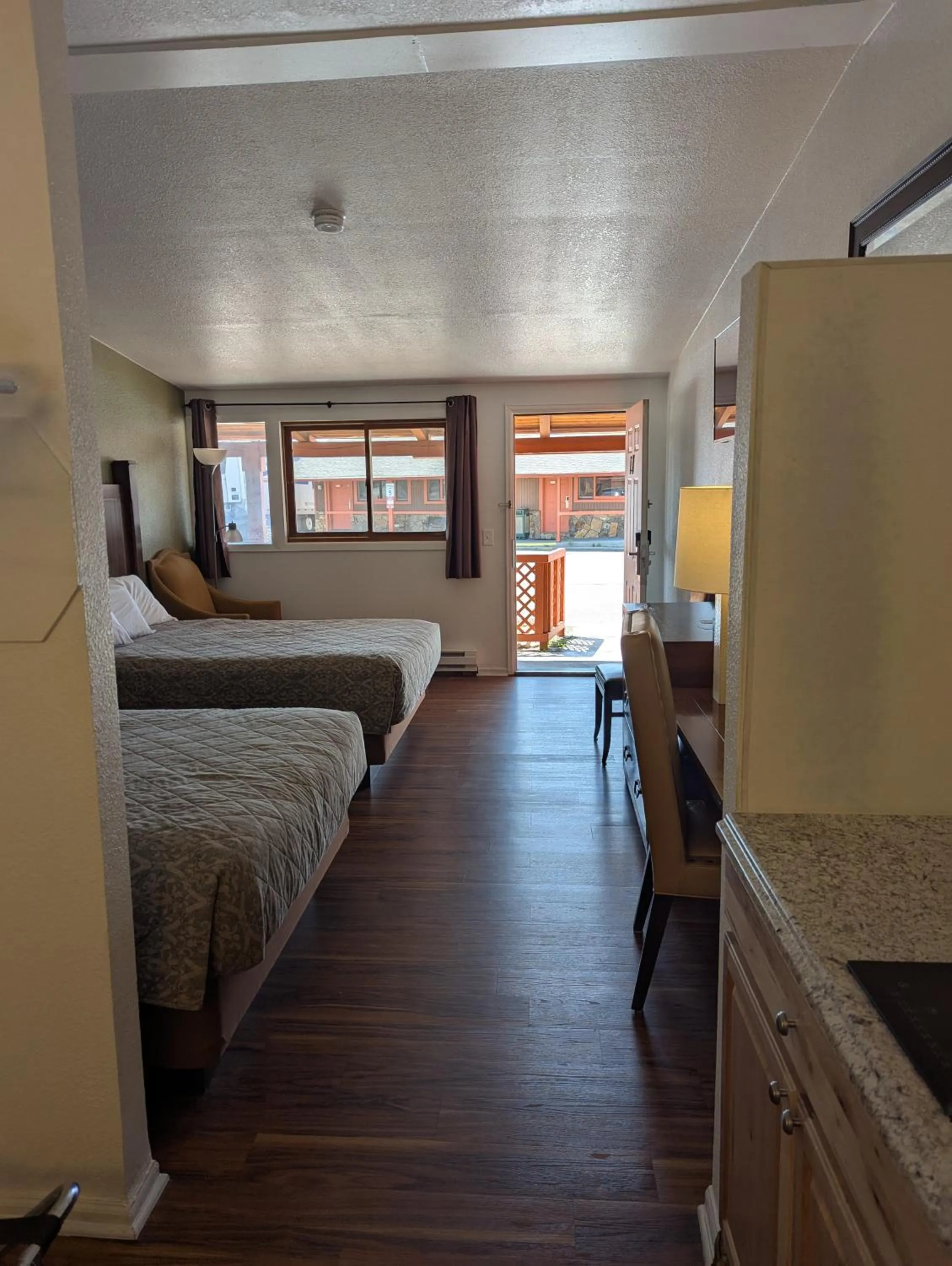 Bed in Western Inn Motel & RV Park