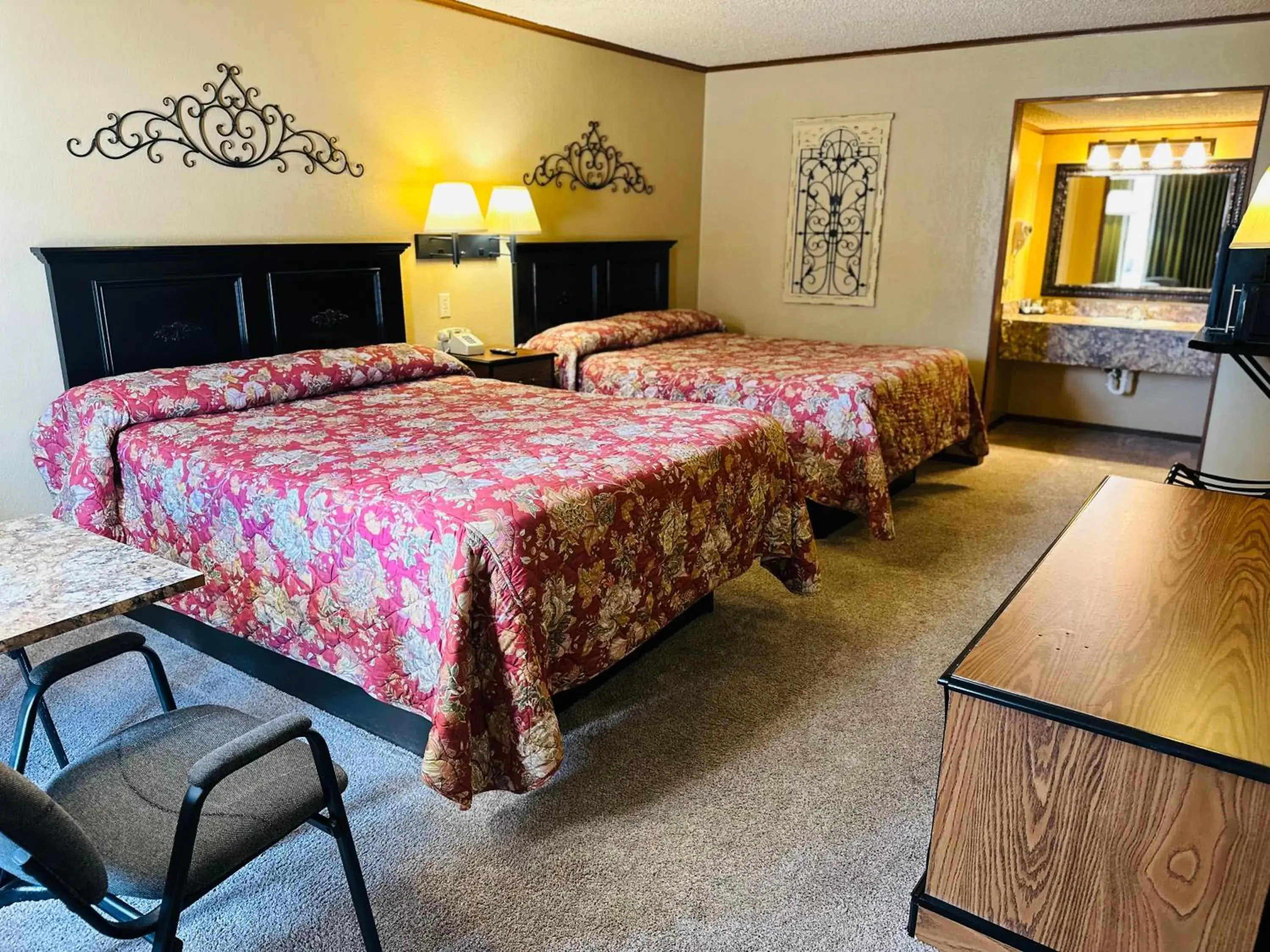 Standard Double Room - single occupancy in Interstate Inn Standard Double Room - single occupancy in Interstate Inn