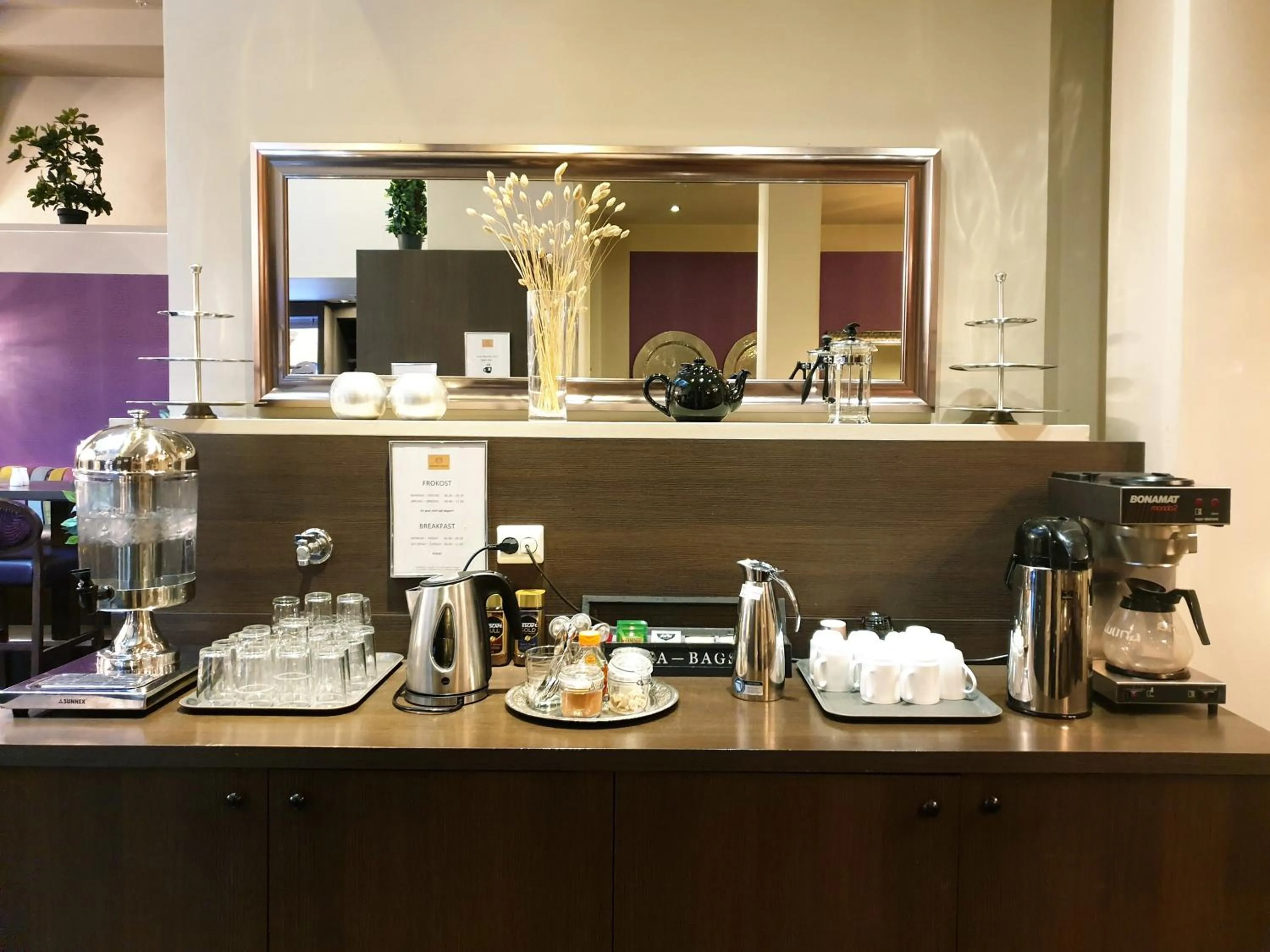 Coffee/tea facilities in Banken Hotel