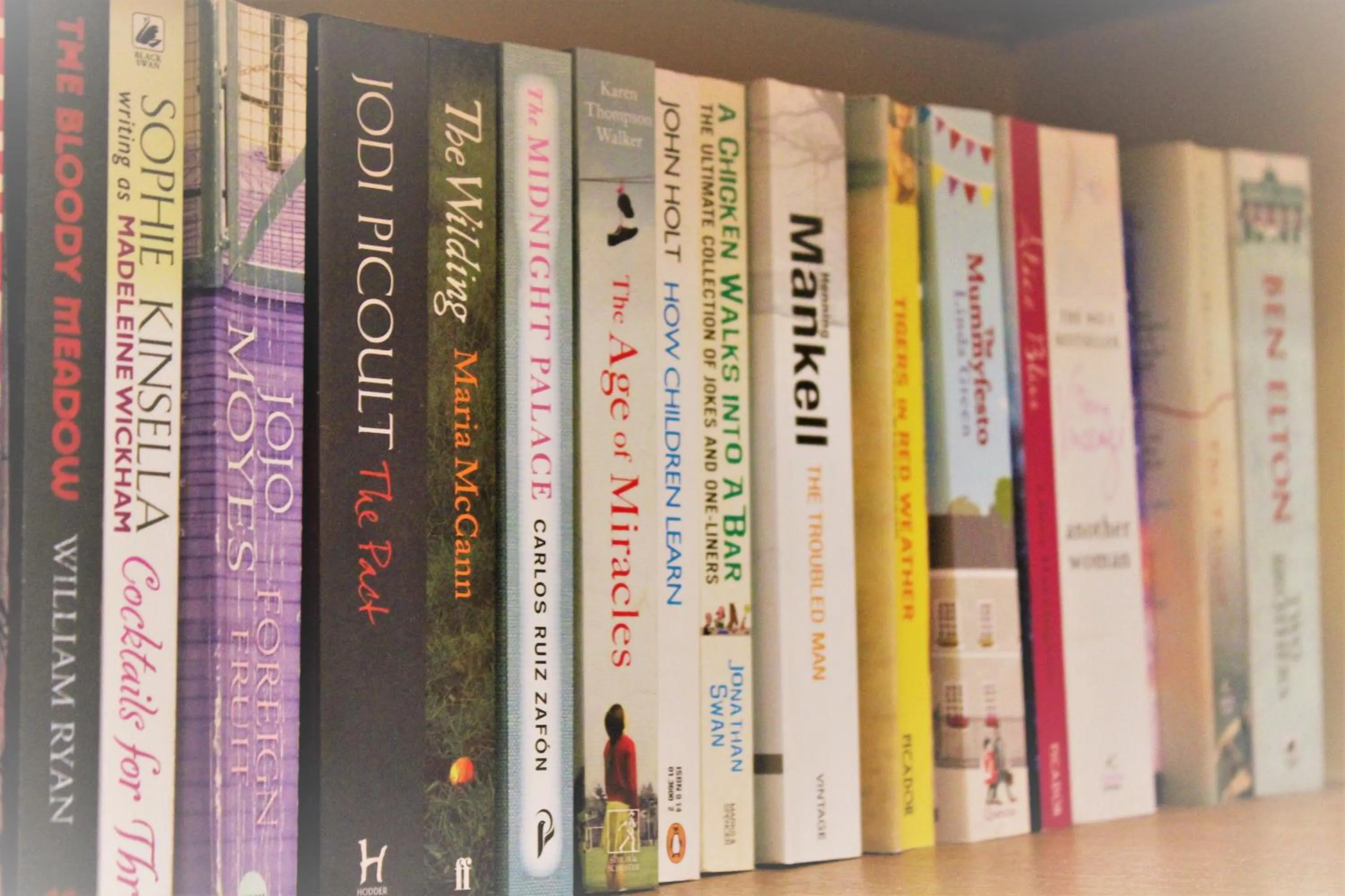 Library in Brambling Fields B&B and Cottages