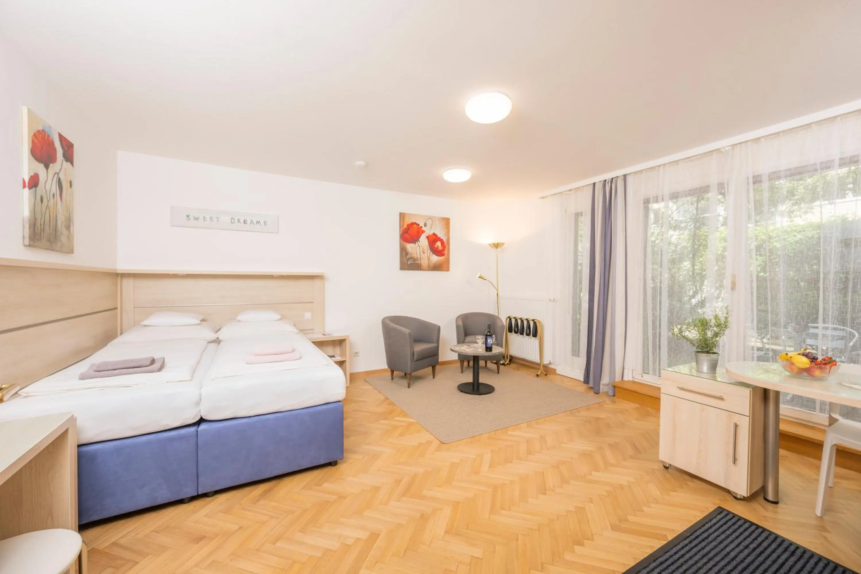 Photo of the whole room, Bed in Appartements Ferchergasse