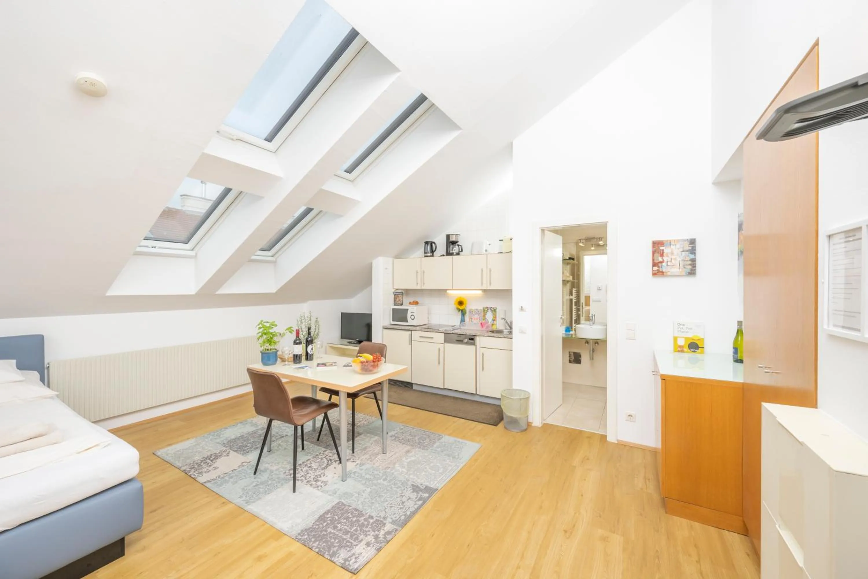 Photo of the whole room, Bed in Appartements Ferchergasse