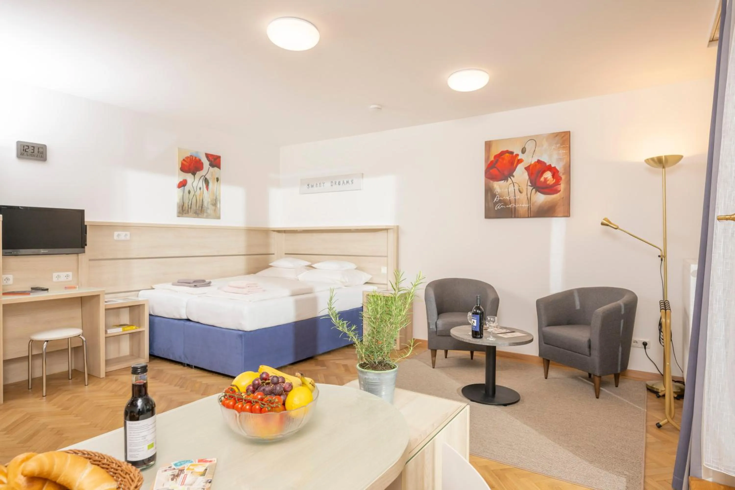 Photo of the whole room, Bed in Appartements Ferchergasse