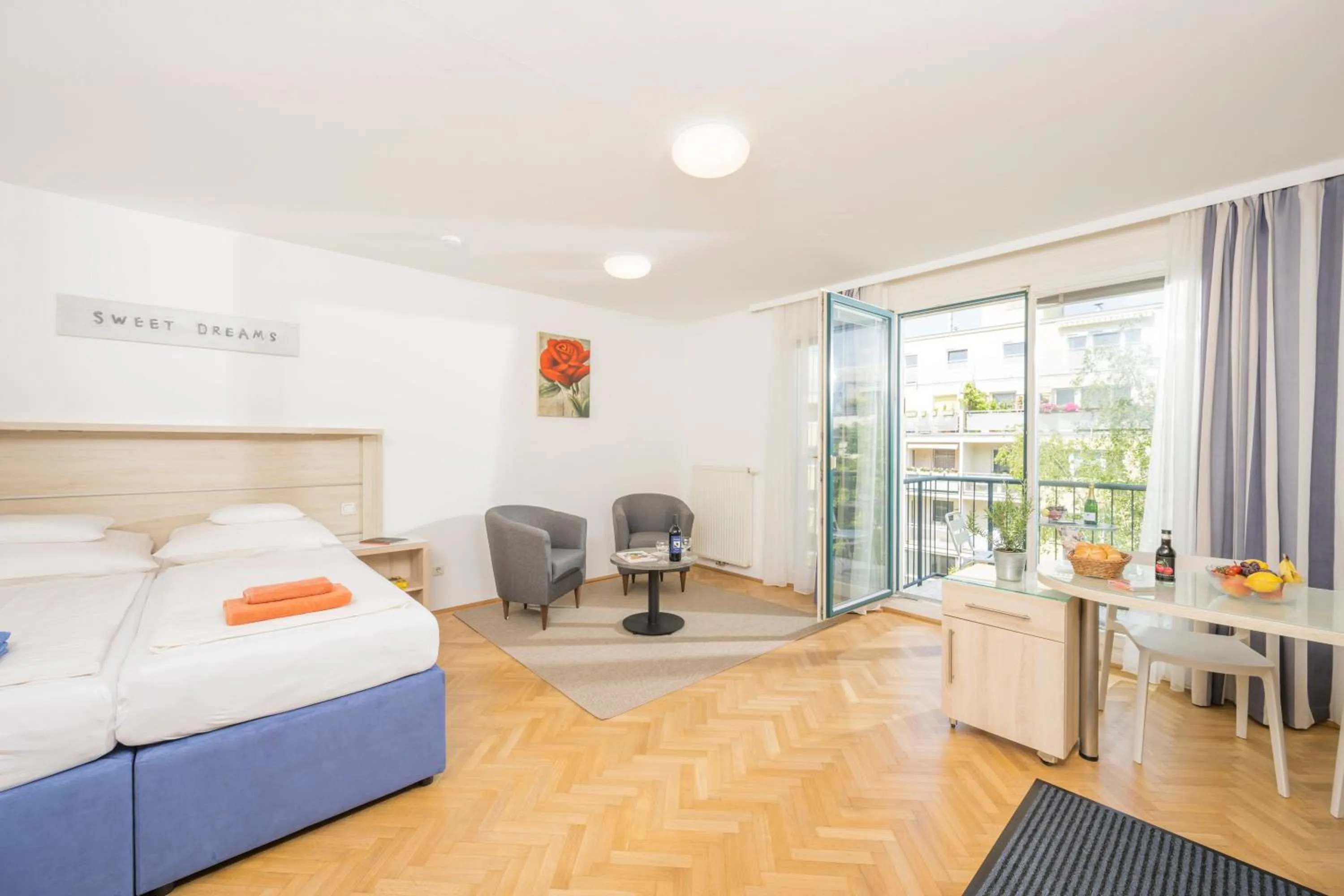 Photo of the whole room, Bed in Appartements Ferchergasse