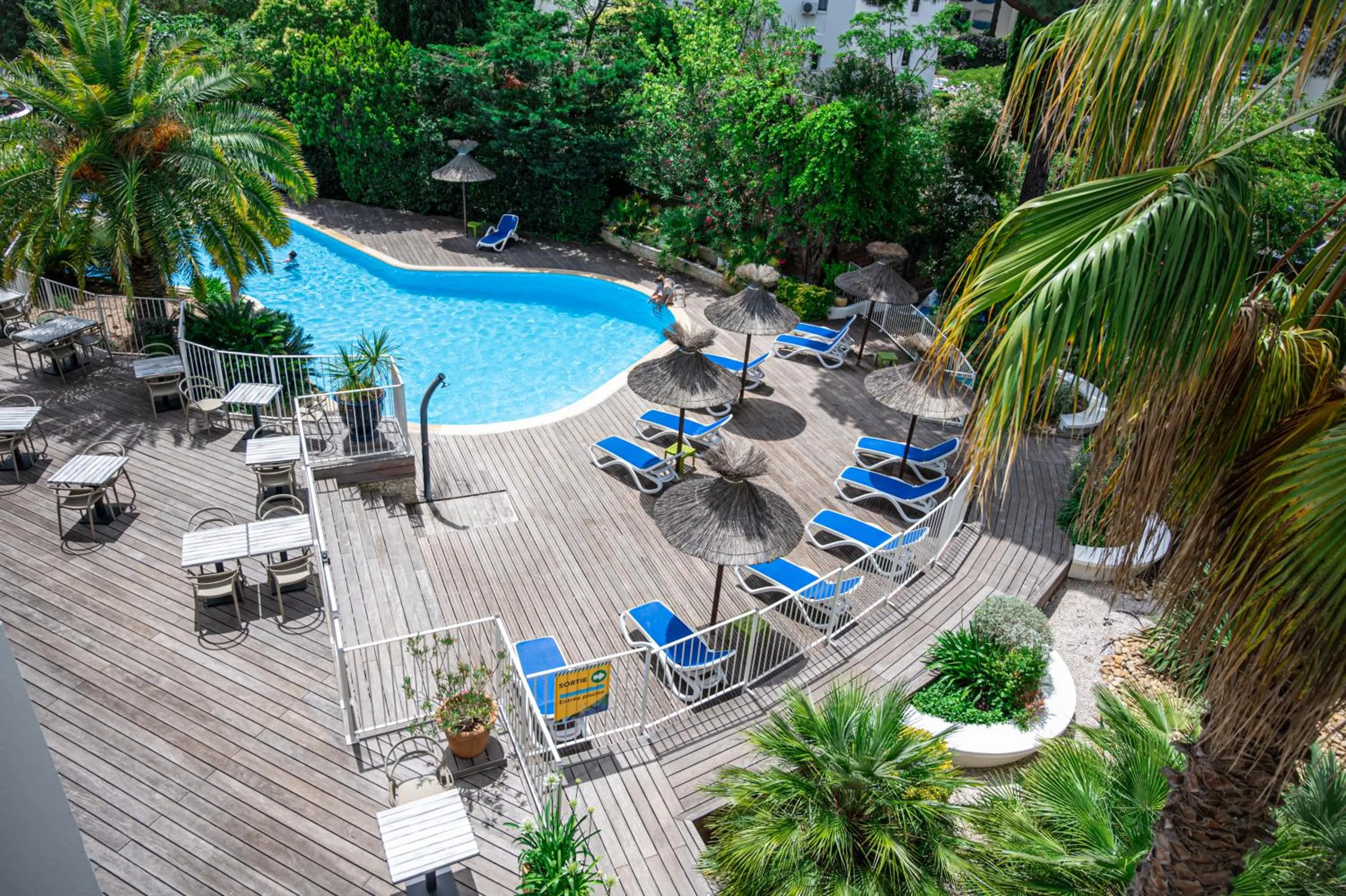 Pool view in Hotel Le Quetzal