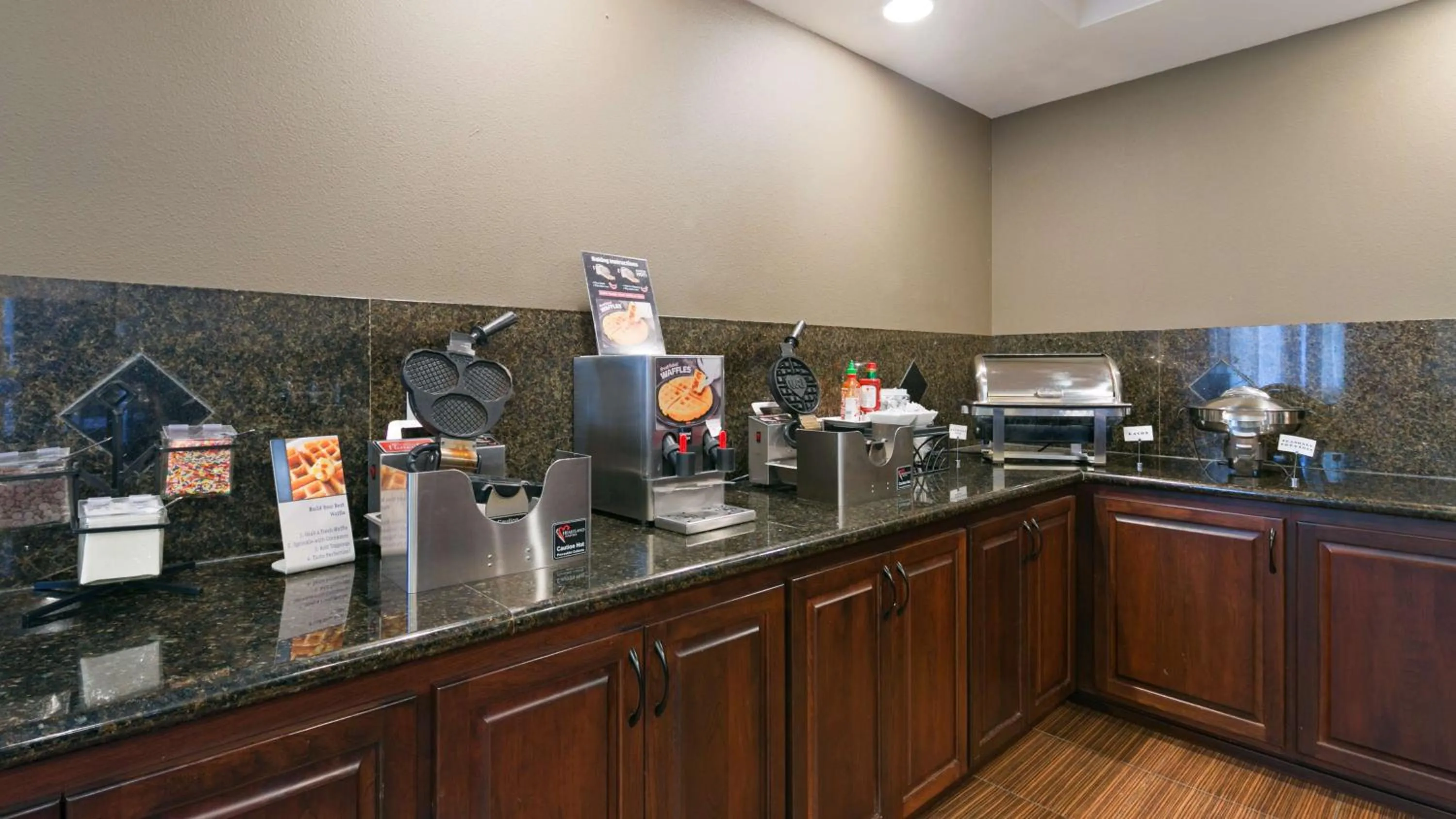 Restaurant/places to eat in Best Western Plus Port of Camas-Washougal Convention Center