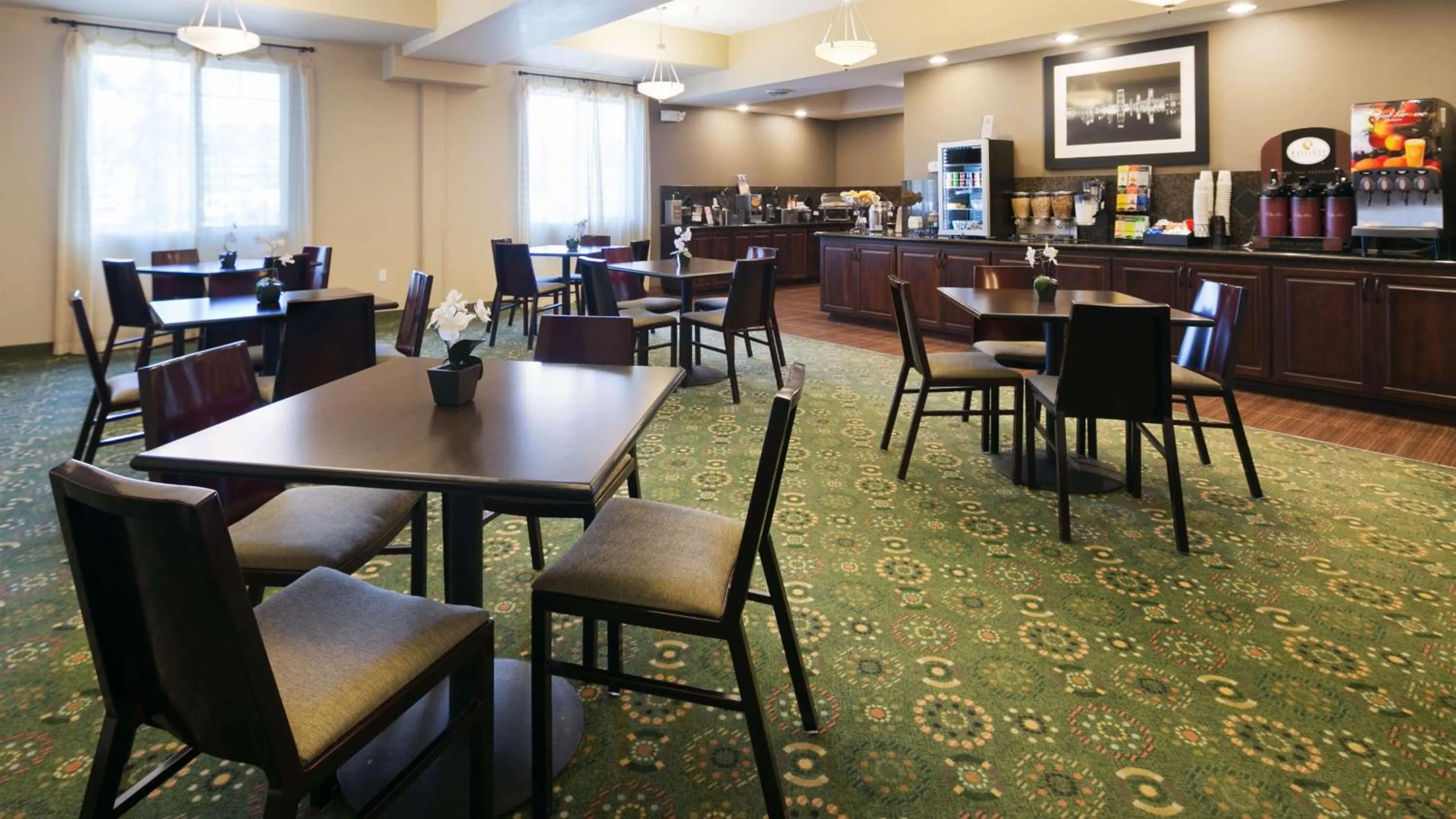 Restaurant/places to eat in Best Western Plus Port of Camas-Washougal Convention Center