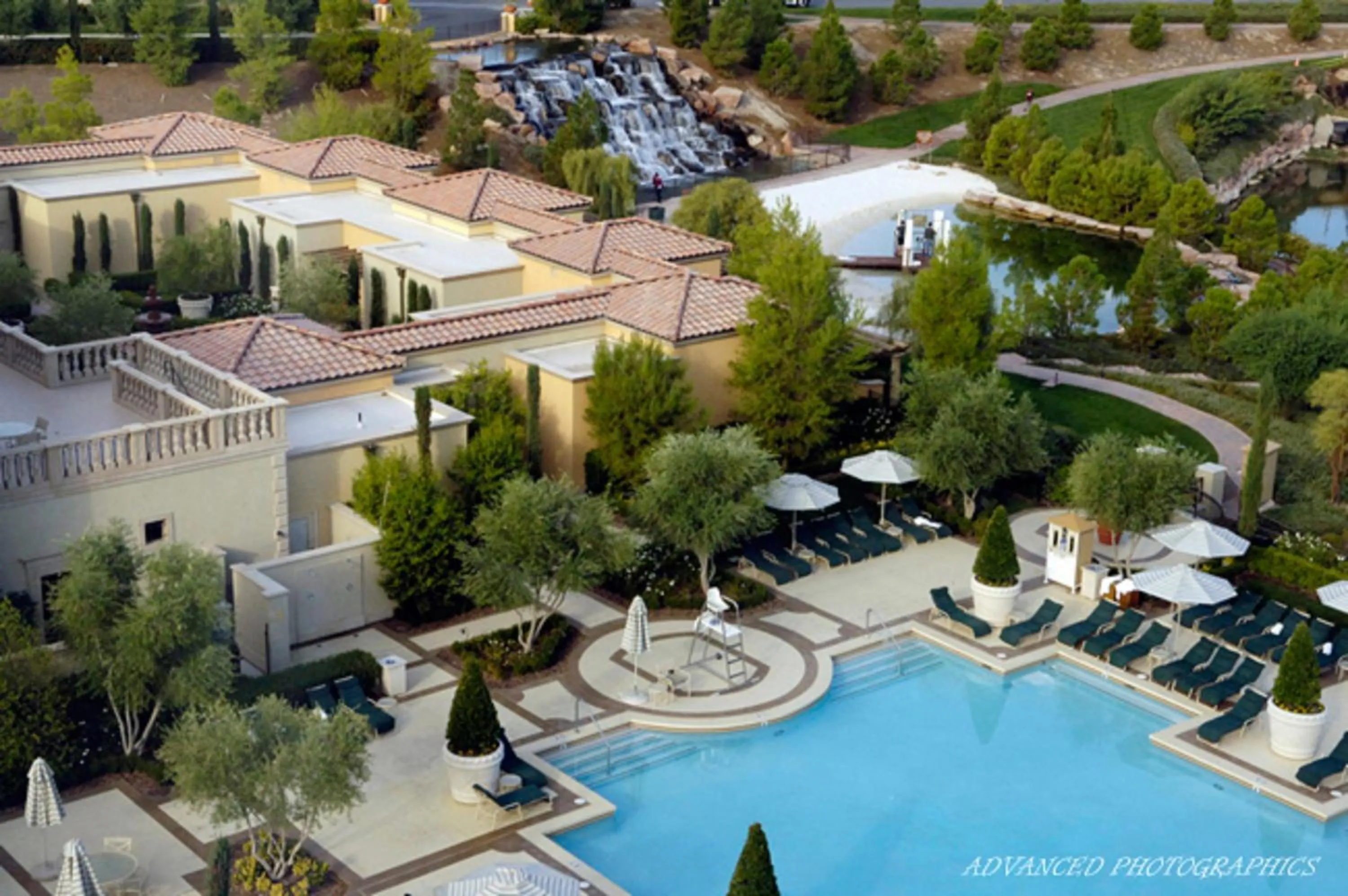 Swimming pool in Hilton Lake Las Vegas Resort & Spa