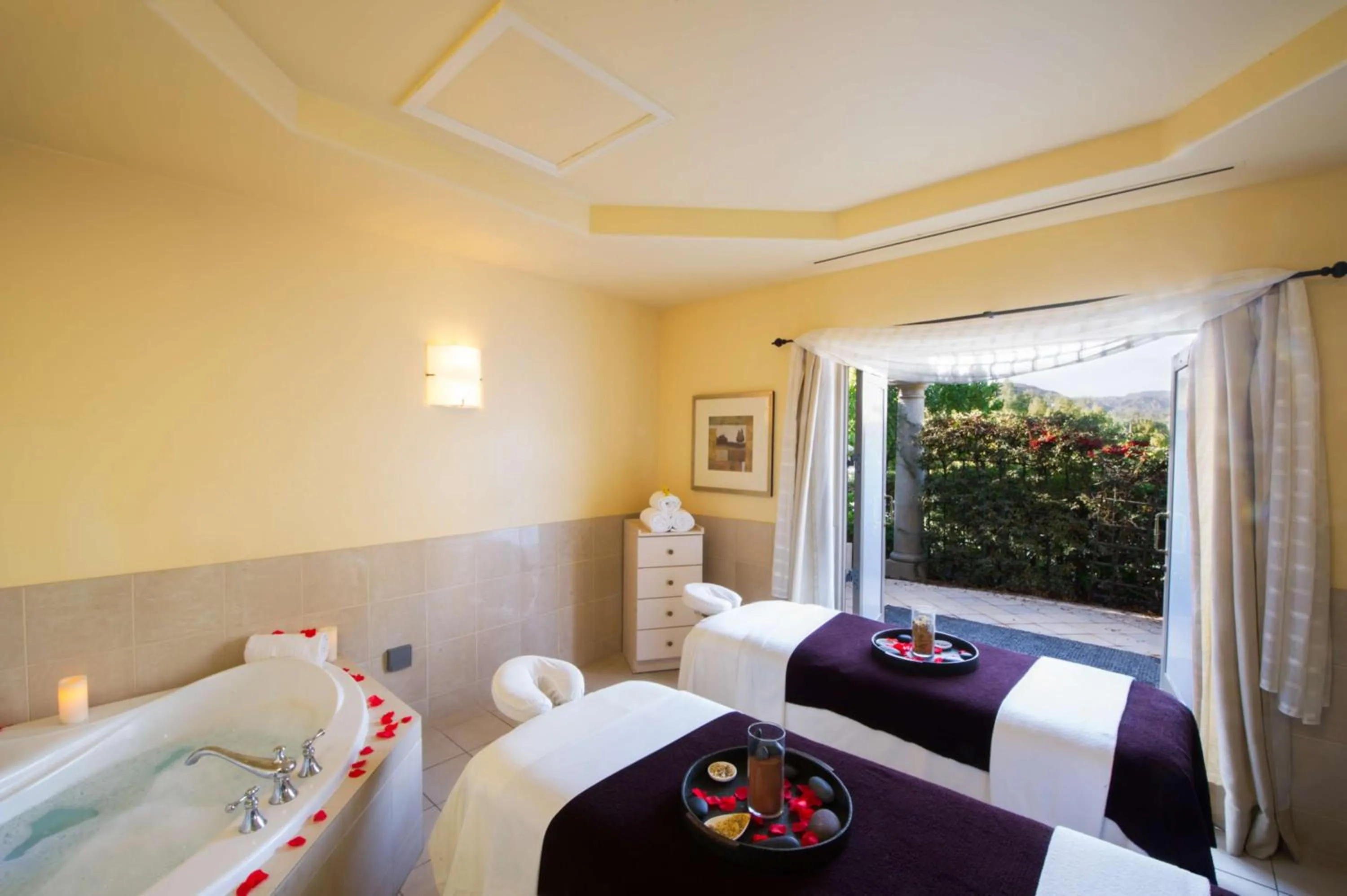 Massage, Bed in Hilton Lake Las Vegas Resort & Spa