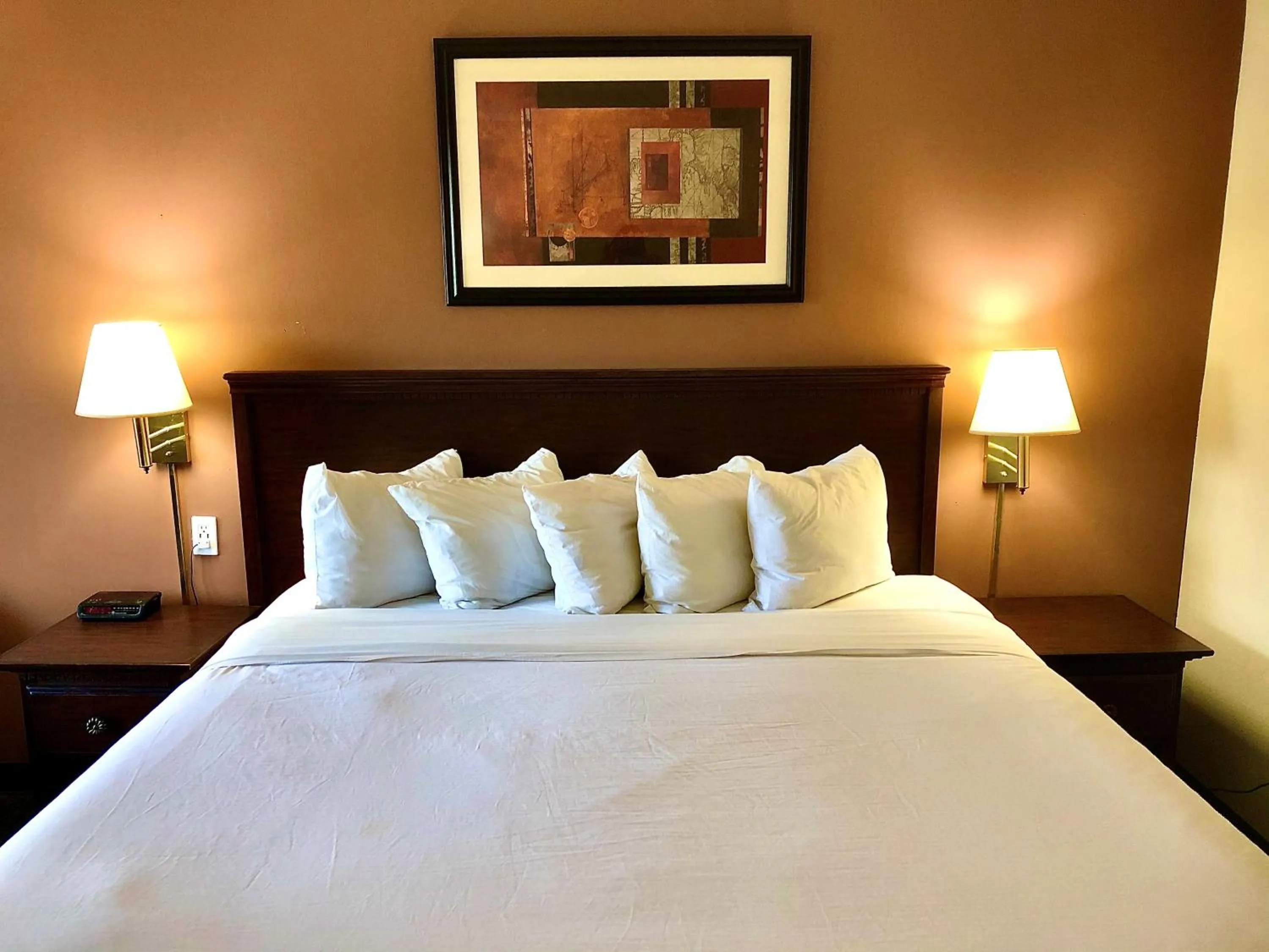 Bedroom, Bed in Ramada by Wyndham Spokane Valley