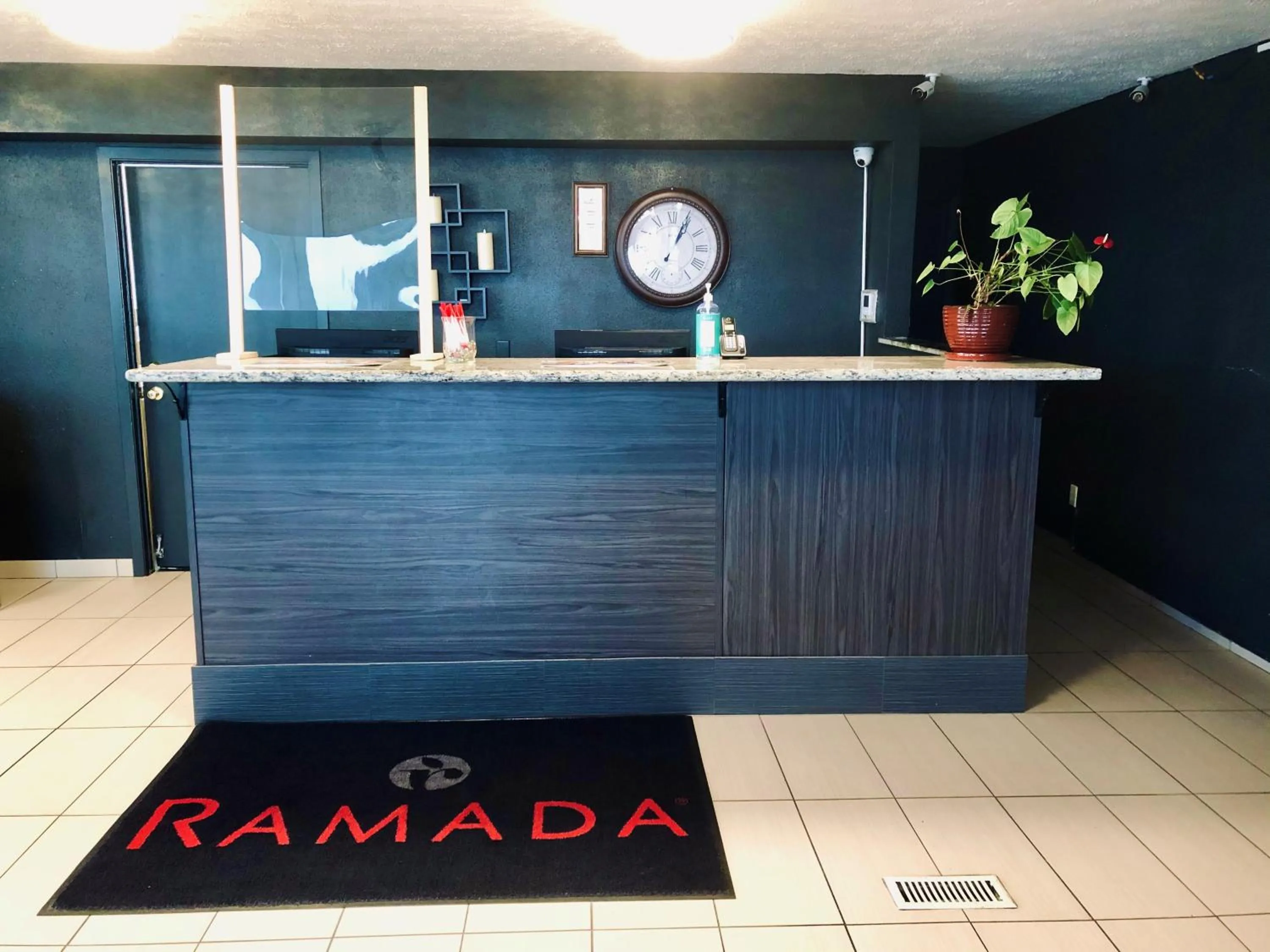 Lobby or reception in Ramada by Wyndham Spokane Valley