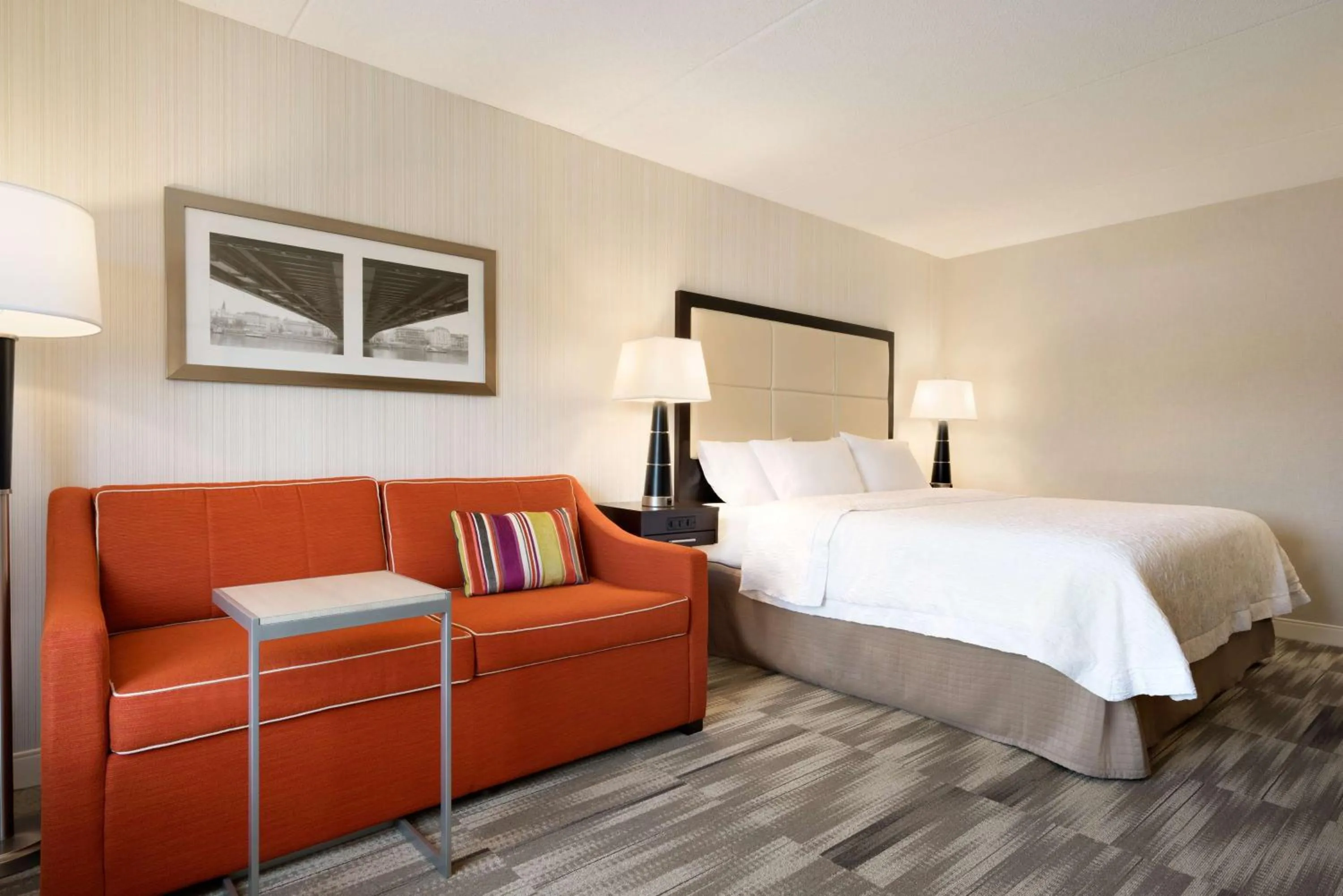 Living room, Bed in Hampton Inn Lehighton - Jim Thorpe