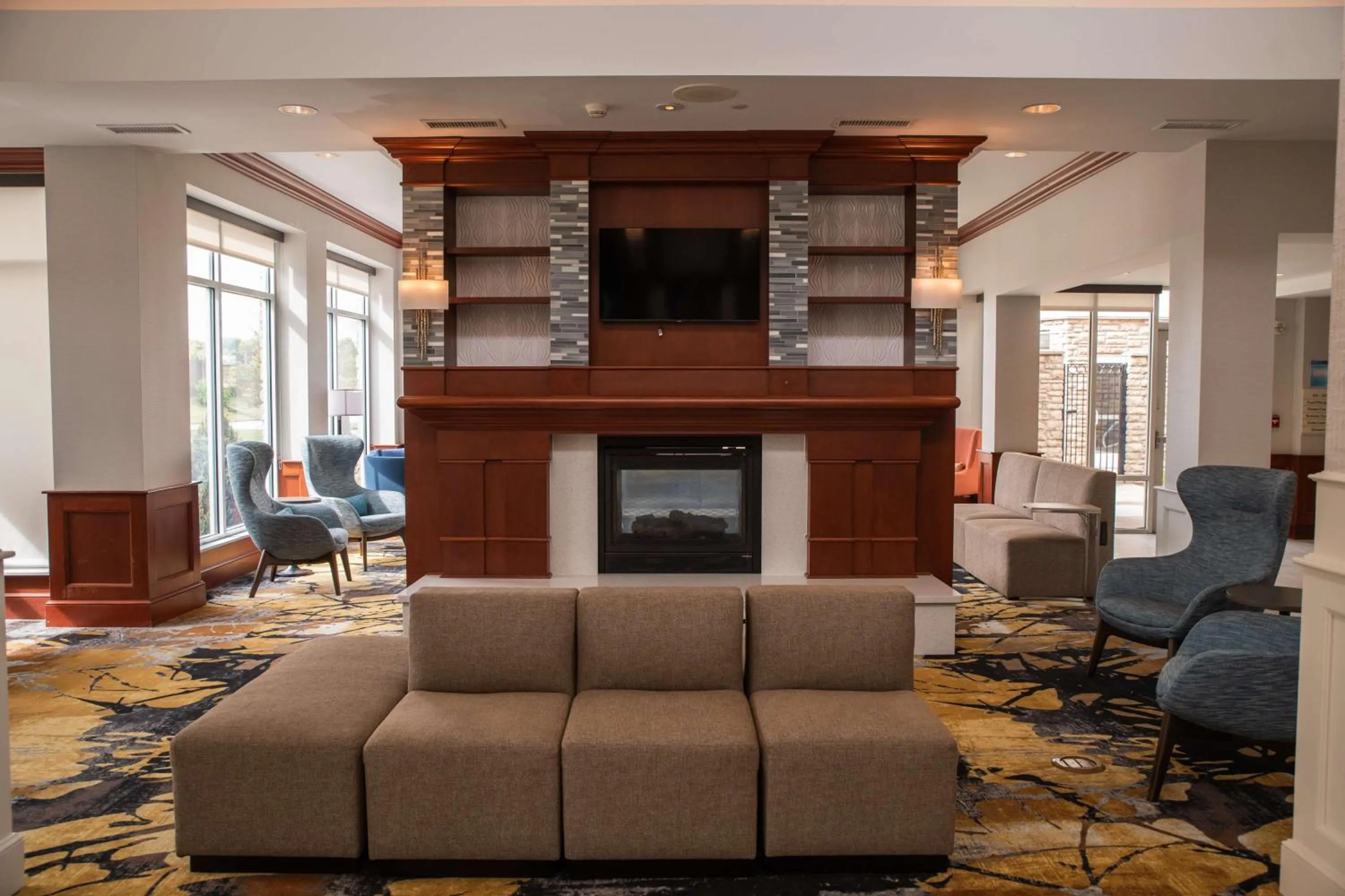 Lobby or reception in Hilton Garden Inn Erie