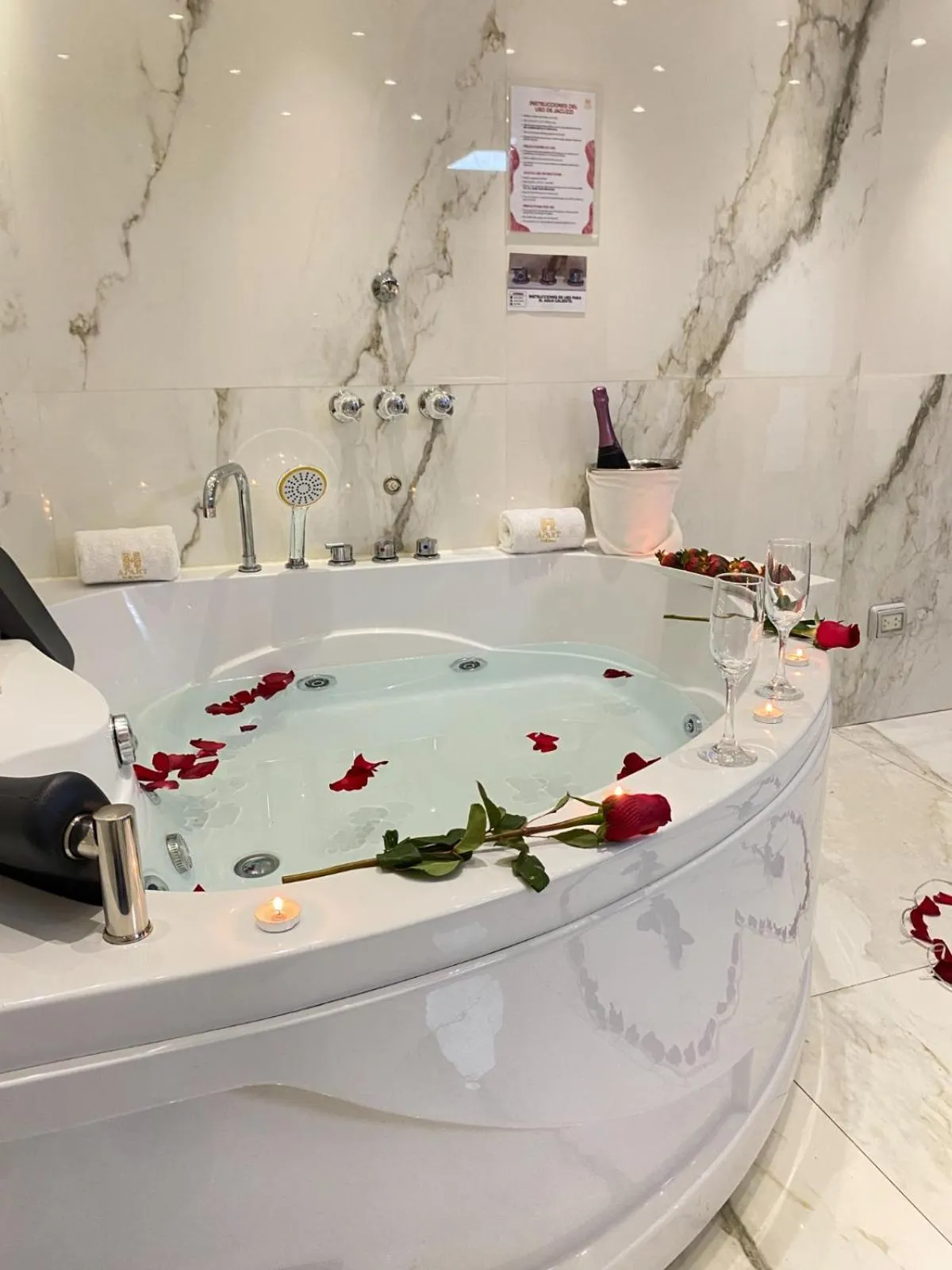 Hot Tub in Inkari Apart Hotel