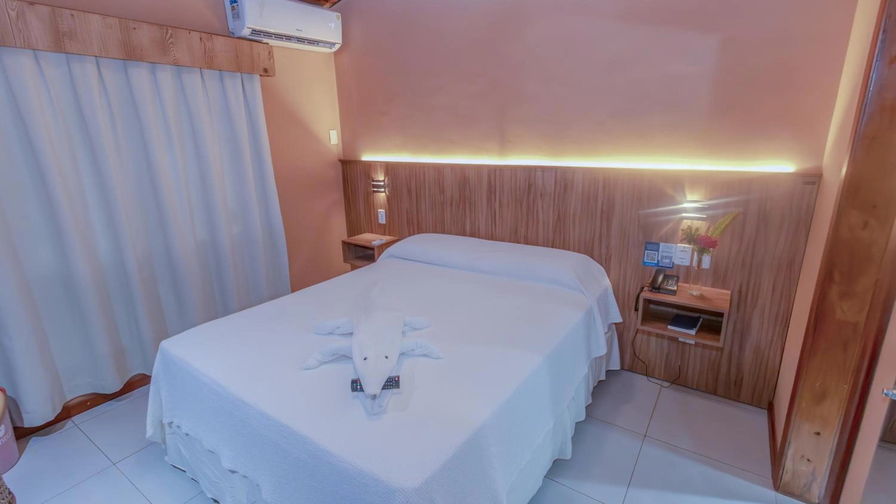 Photo of the whole room, Bed in Jardim Atlântico Beach Resort