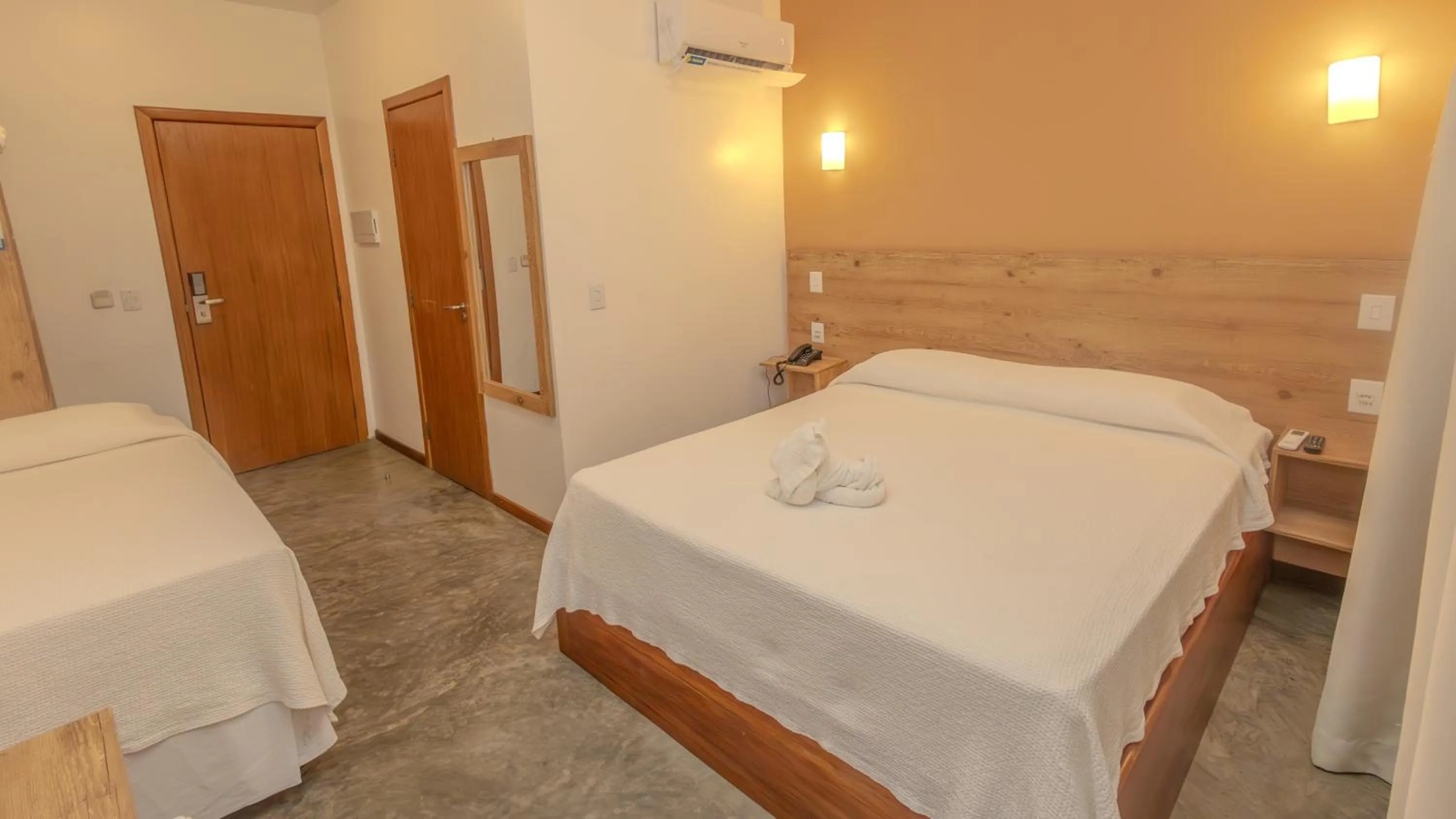 Photo of the whole room, Bed in Jardim Atlântico Beach Resort