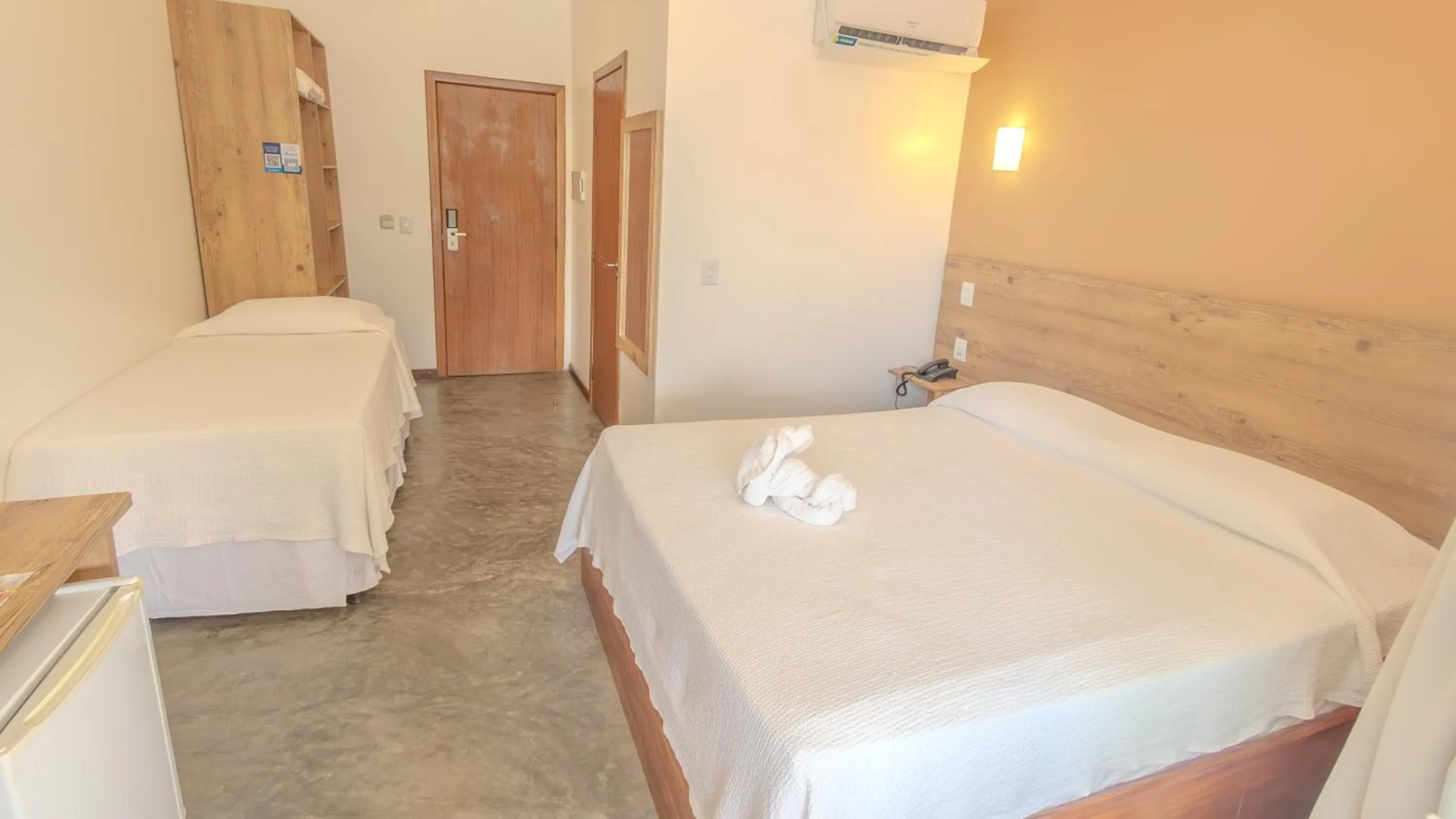 Photo of the whole room, Bed in Jardim Atlântico Beach Resort