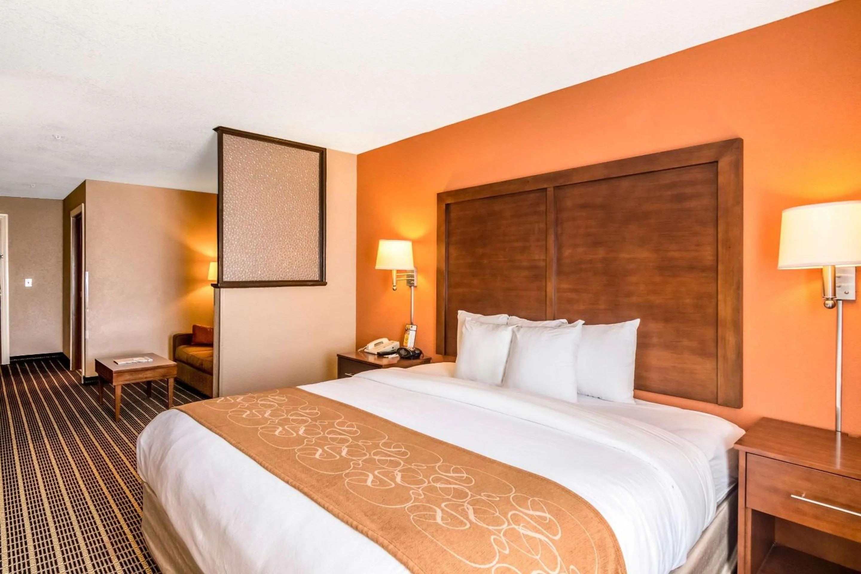 Bedroom, Bed in Comfort Suites