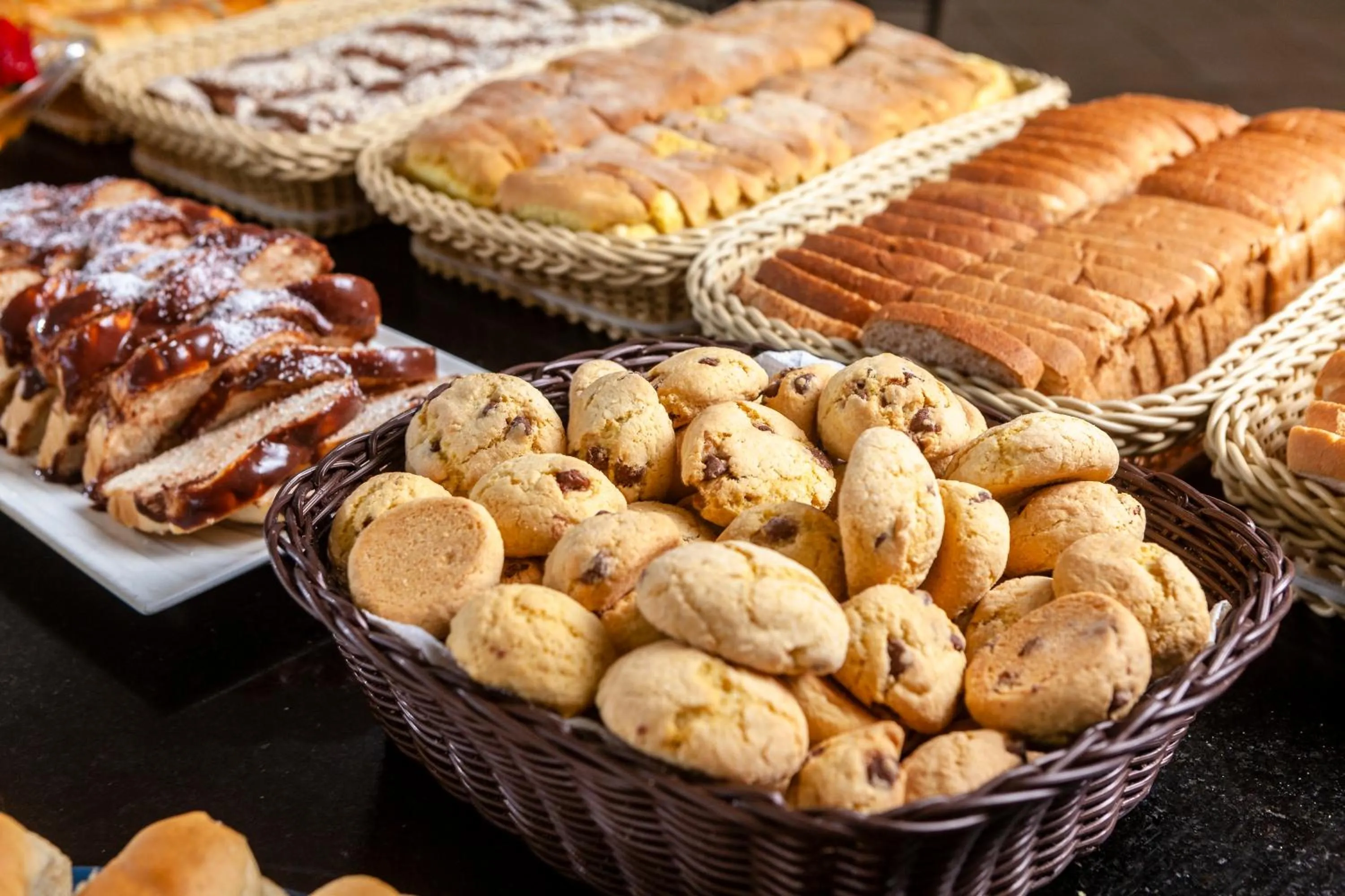Buffet breakfast in Hotel Leão da Montanha