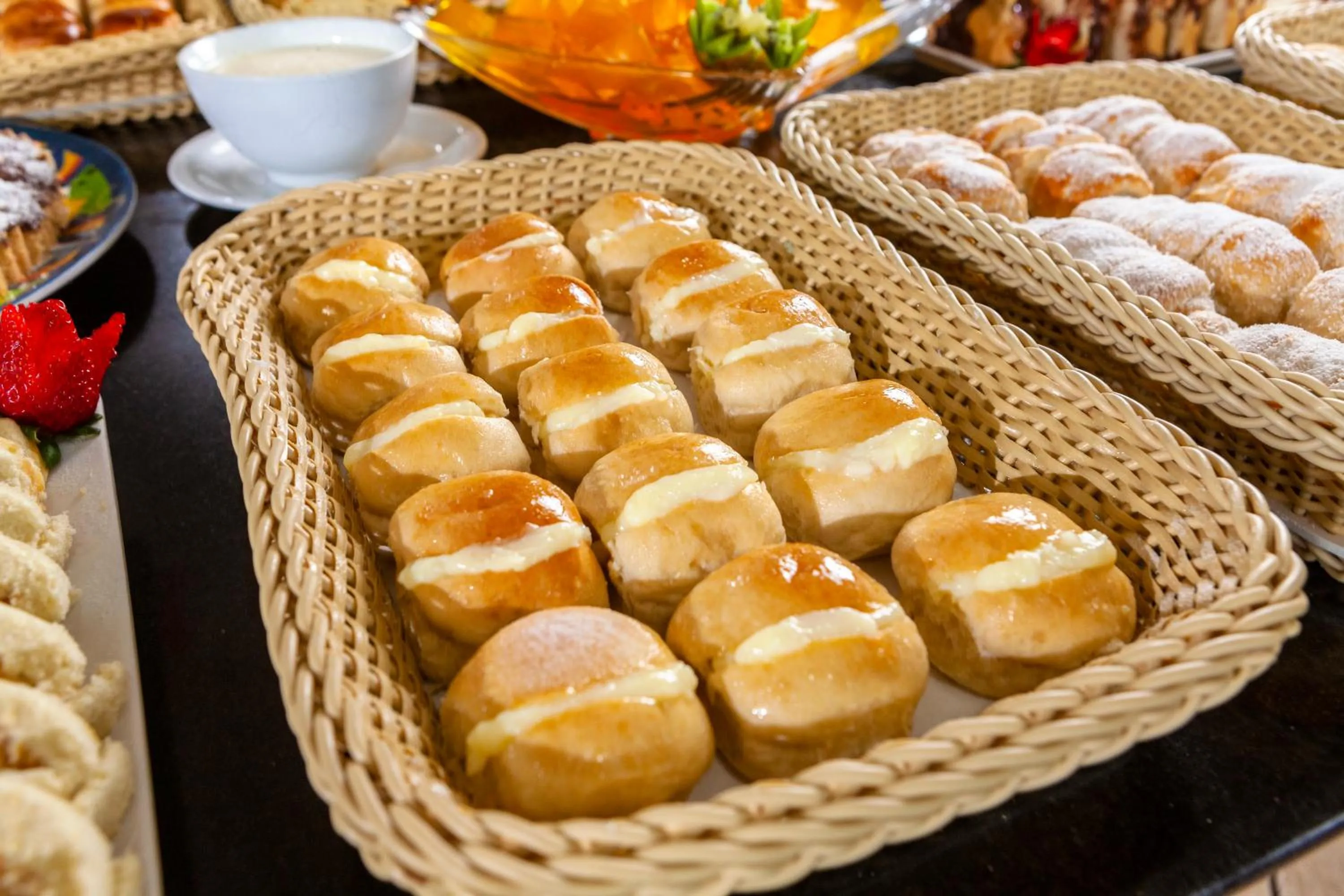 Buffet breakfast in Hotel Leão da Montanha