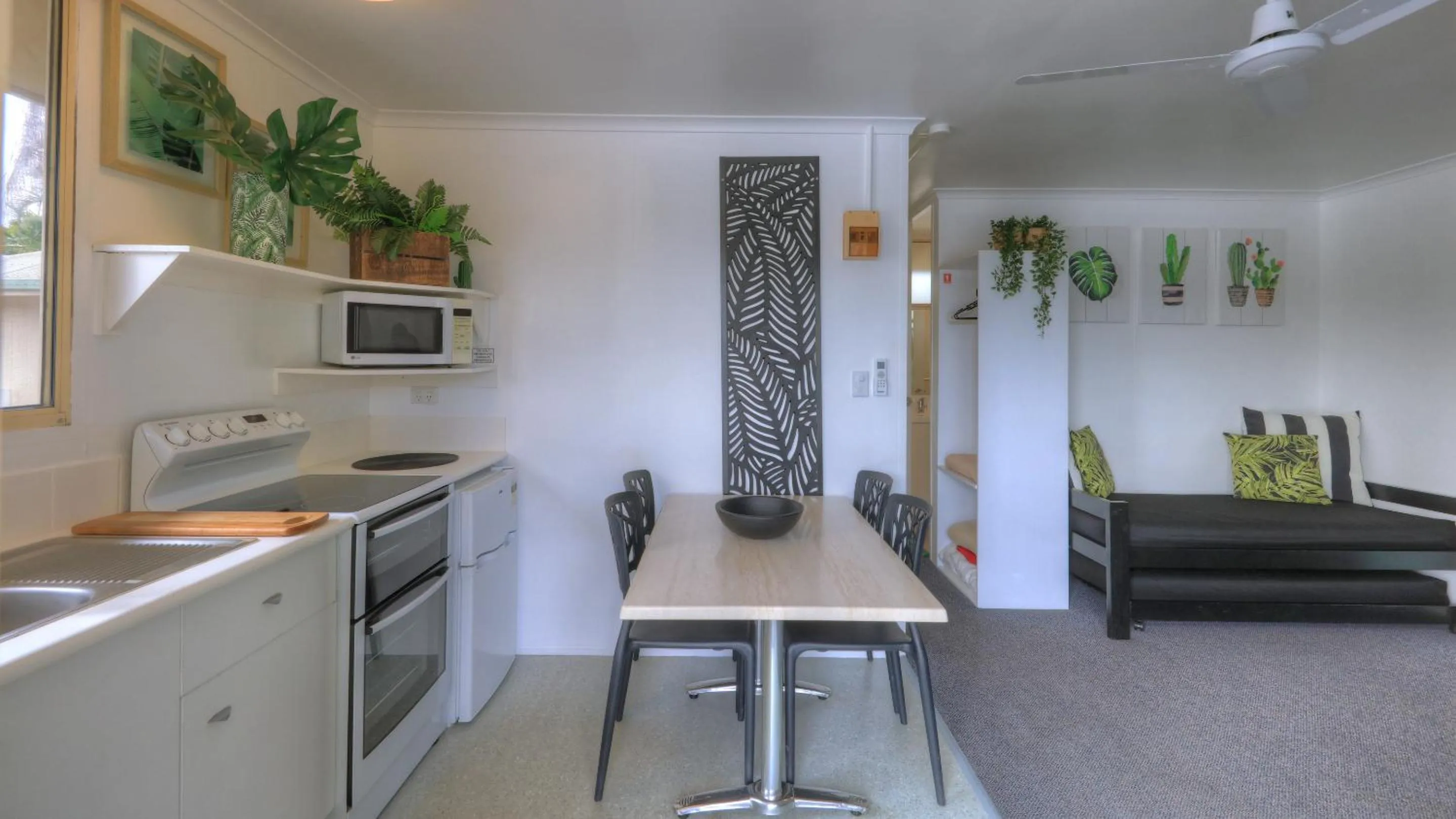 Kitchen or kitchenette in Maroochy River Bungalows