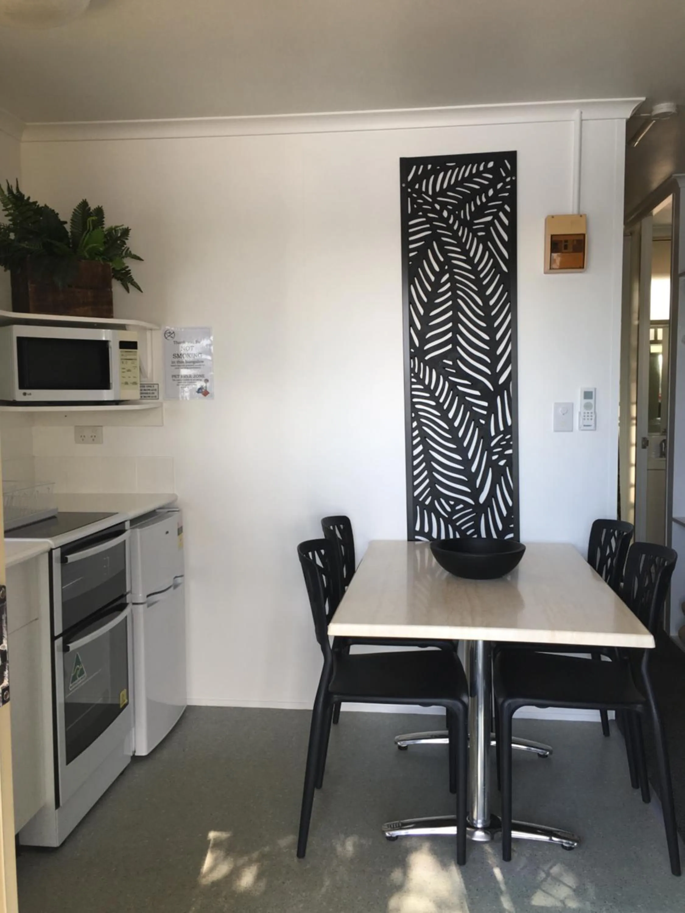 Kitchen or kitchenette in Maroochy River Bungalows