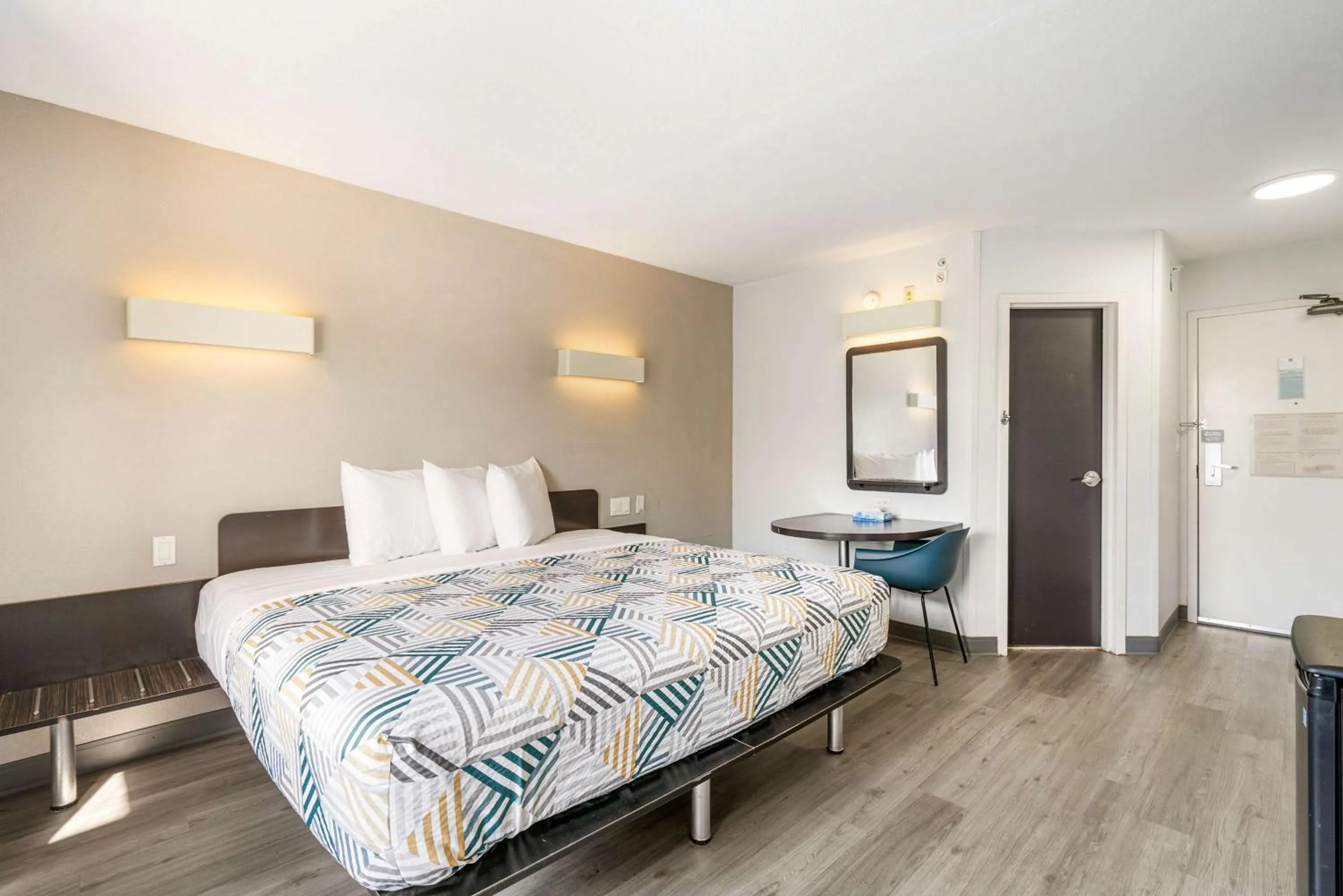 Bedroom, Bed in Motel 6 - Augusta, GA