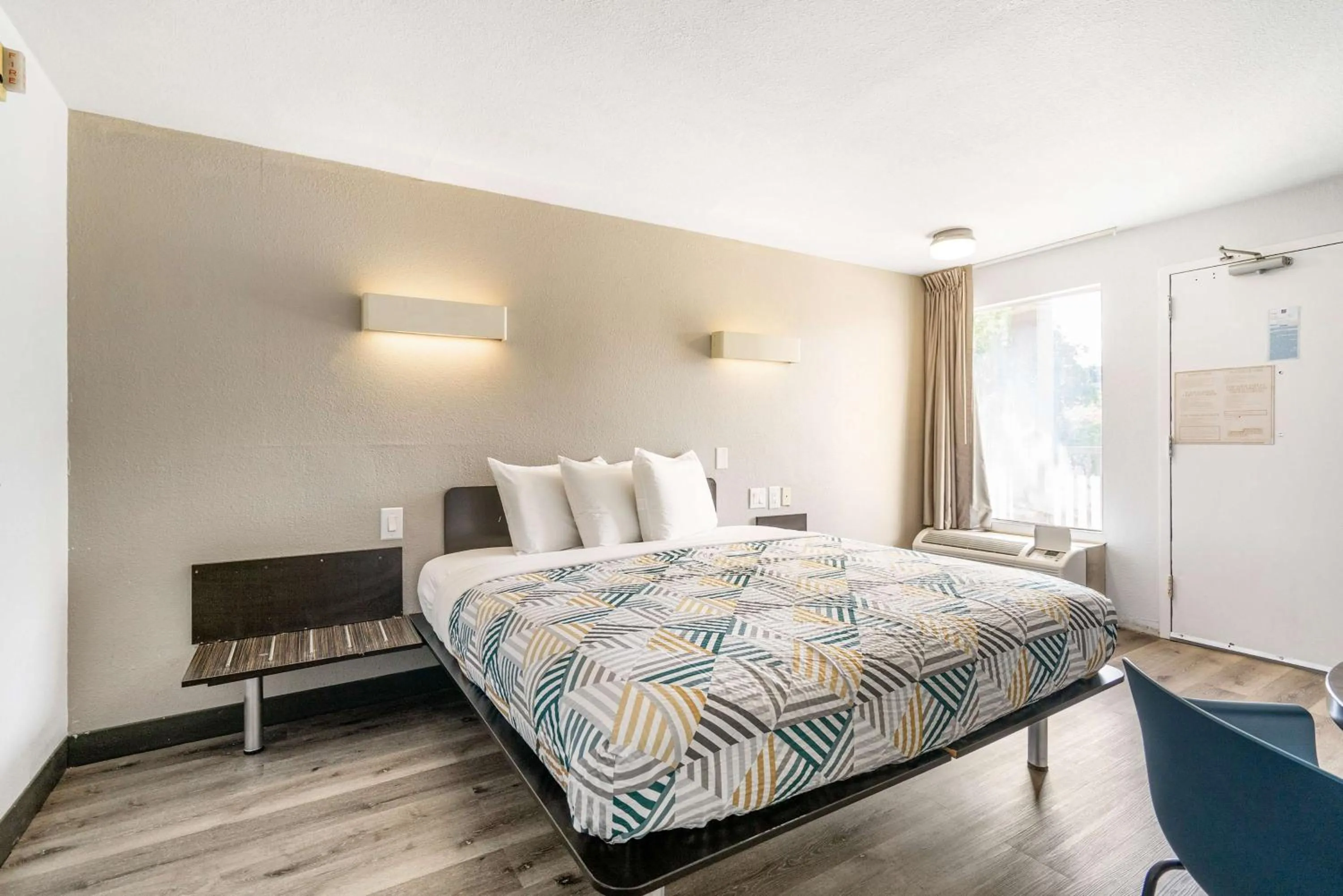 Bedroom, Bed in Motel 6 - Augusta, GA