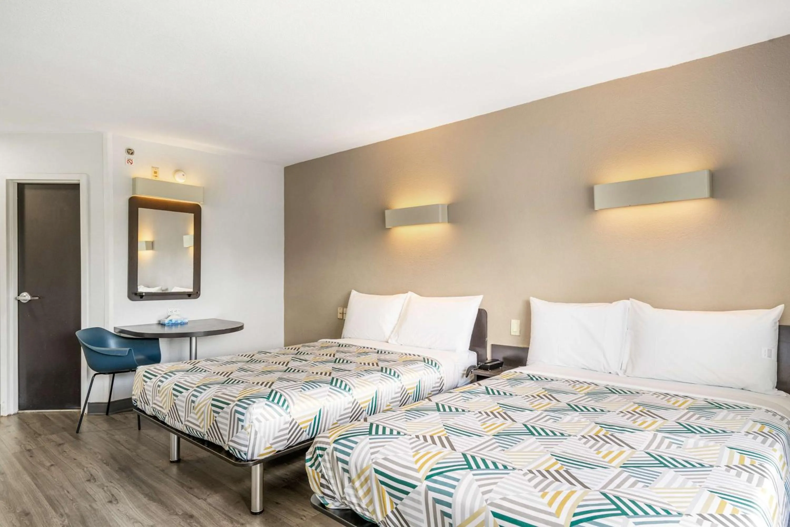 Bedroom, Bed in Motel 6 - Augusta, GA