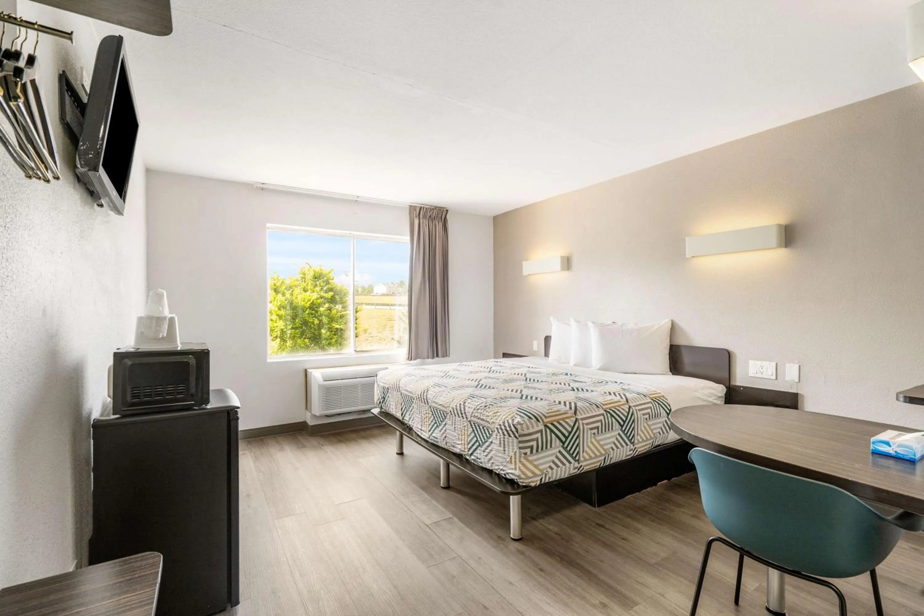 Bedroom, Bed in Motel 6 - Augusta, GA