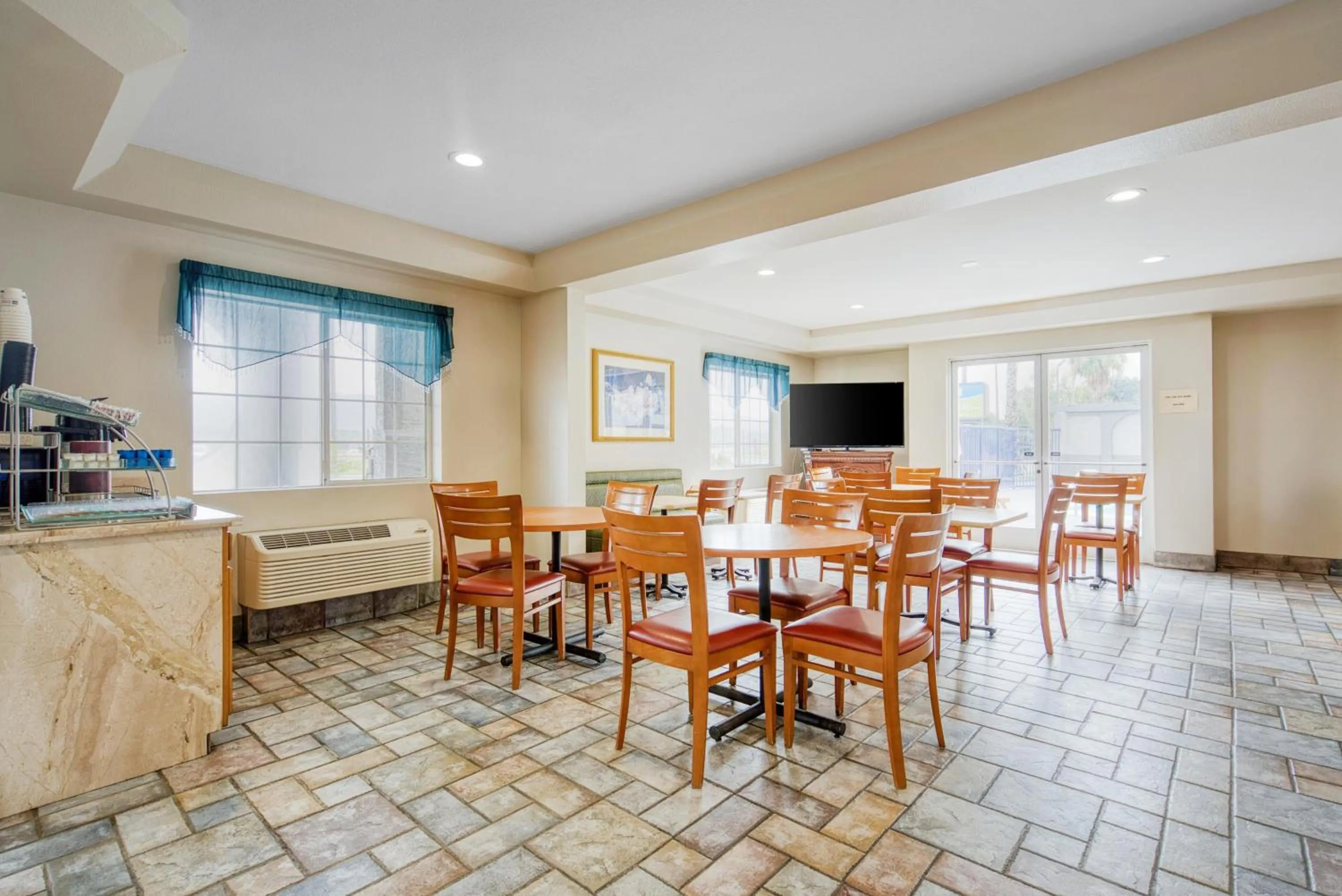 Breakfast in SureStay Hotel by Best Western Ukiah