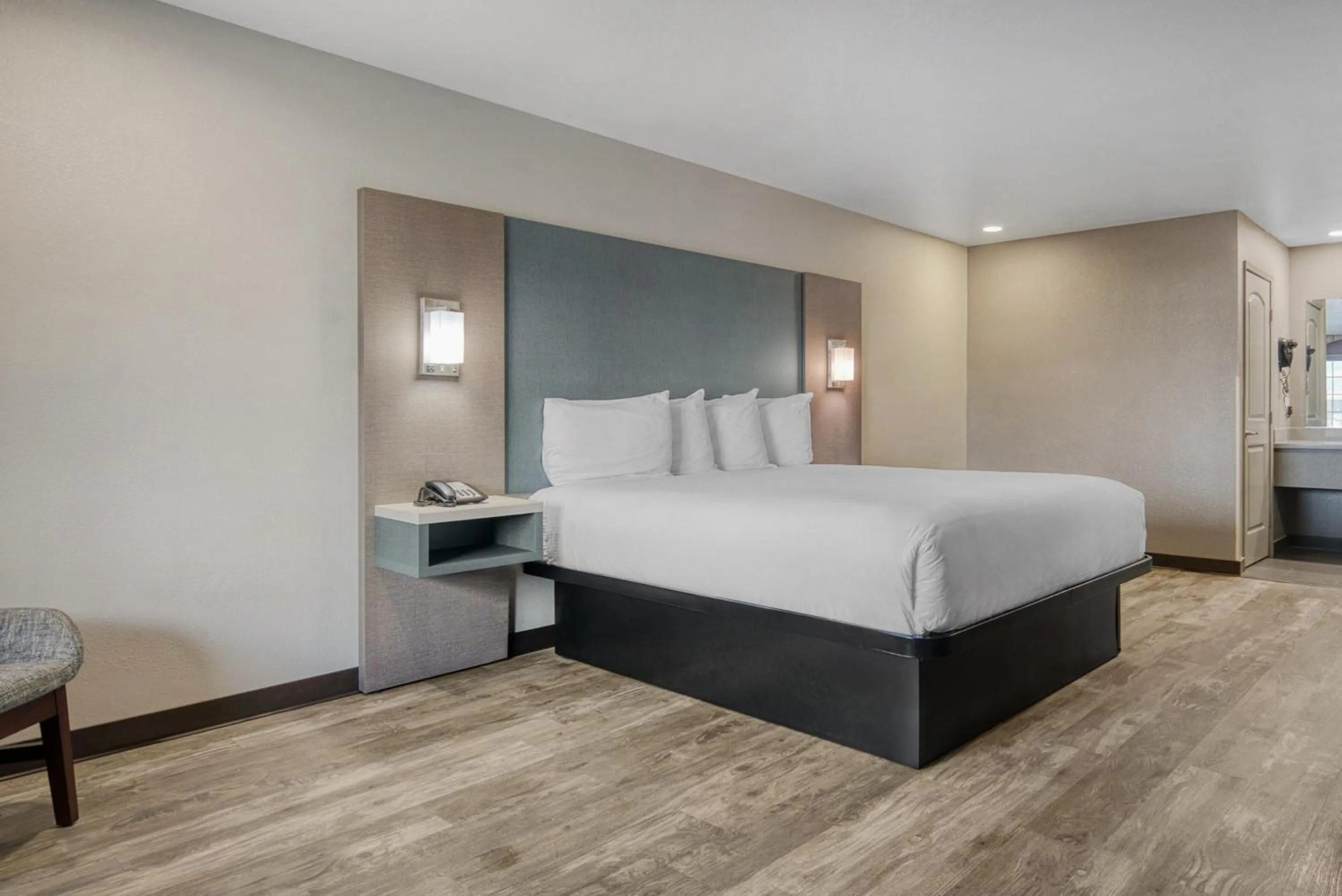 Bedroom, Bed in SureStay Hotel by Best Western Ukiah