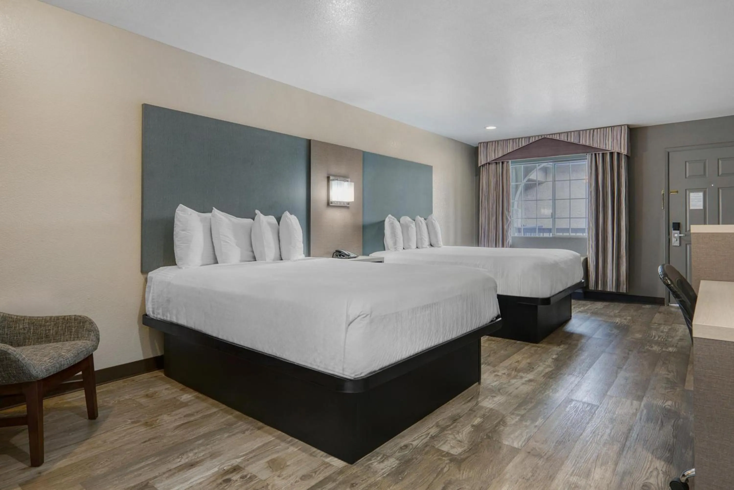 Bedroom, Bed in SureStay Hotel by Best Western Ukiah