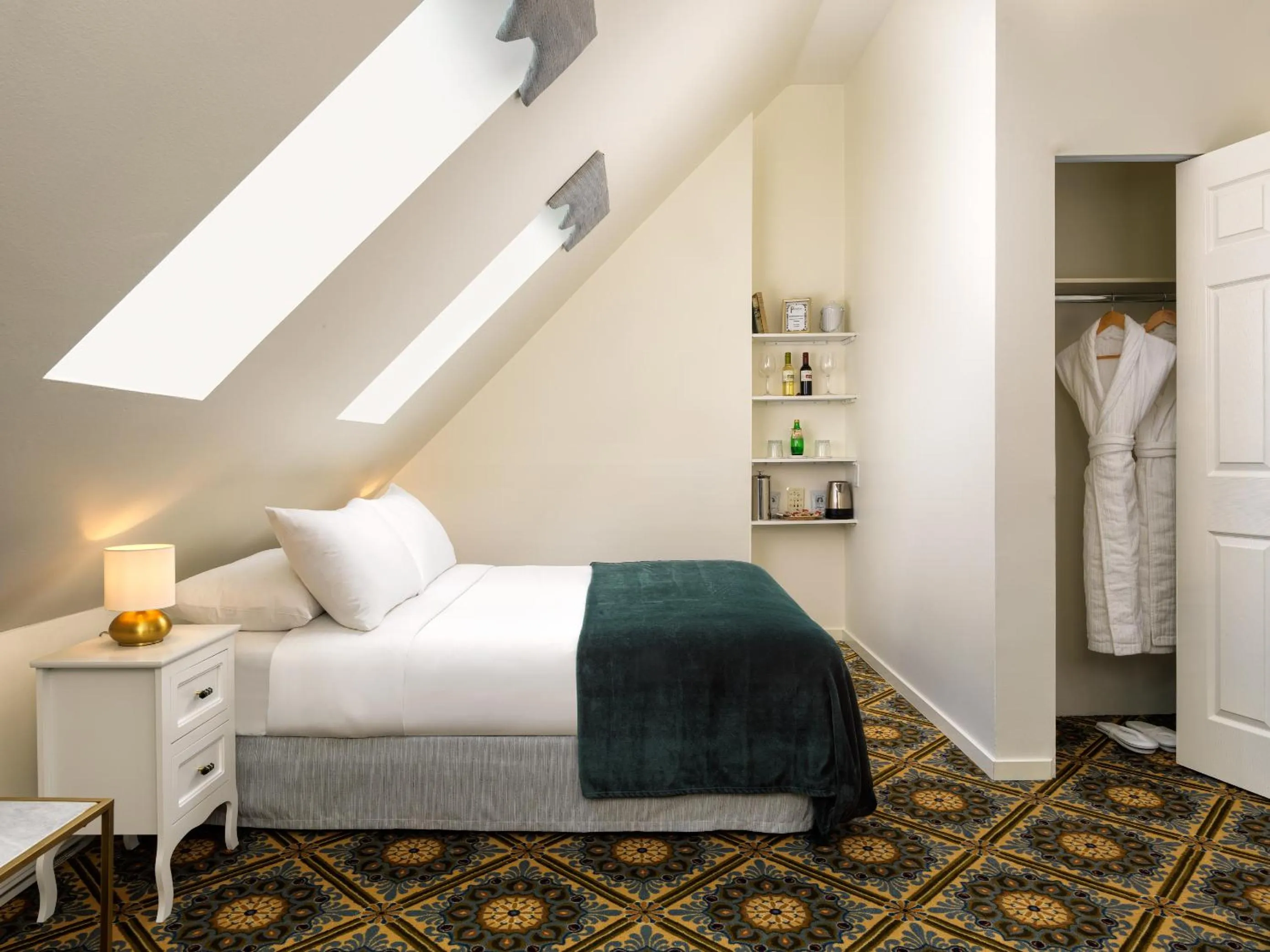 Bedroom, Bed in Pendray Inn and Tea House