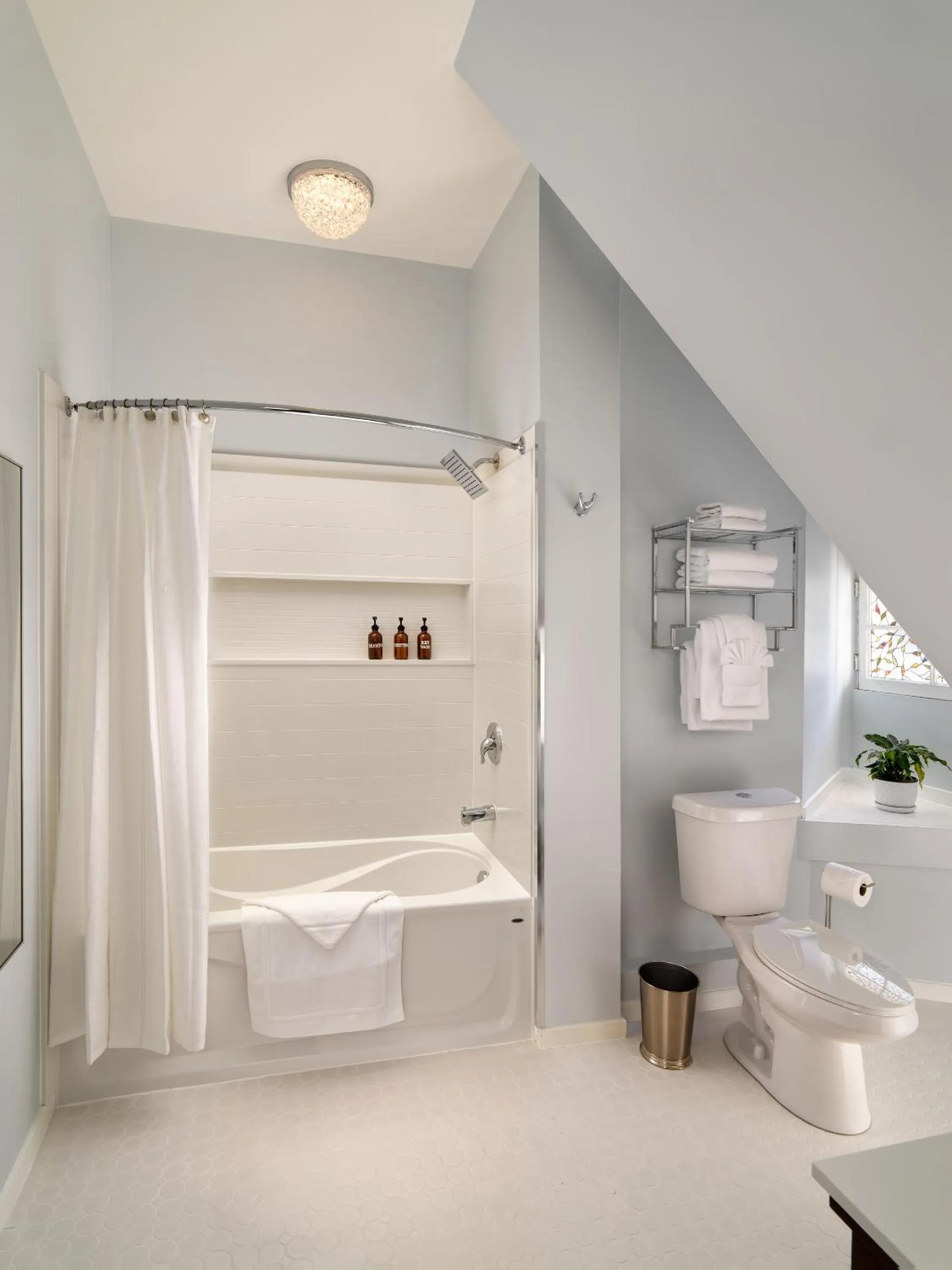 Shower in Pendray Inn and Tea House