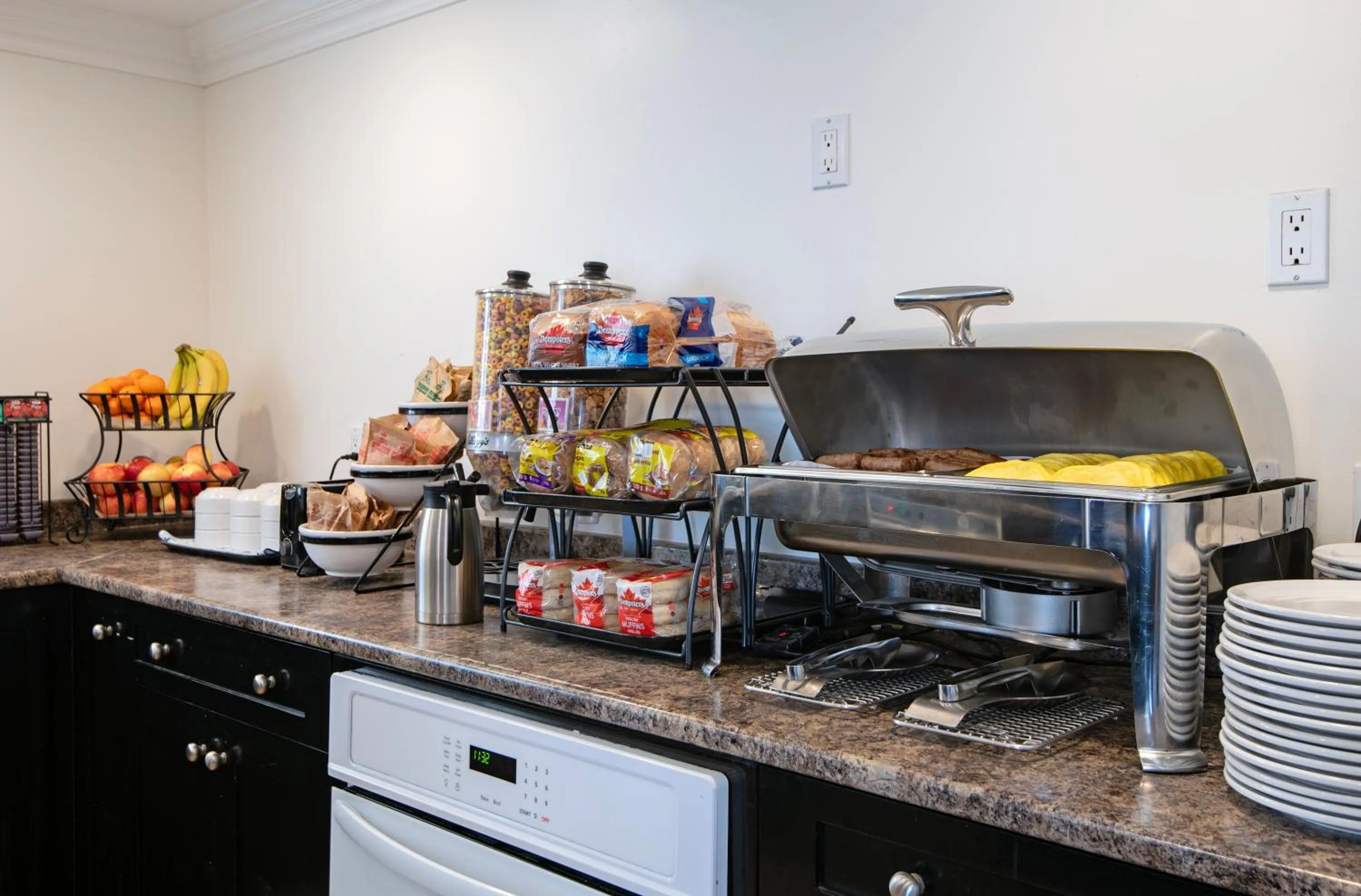 Breakfast in Riverland Inn & Suites