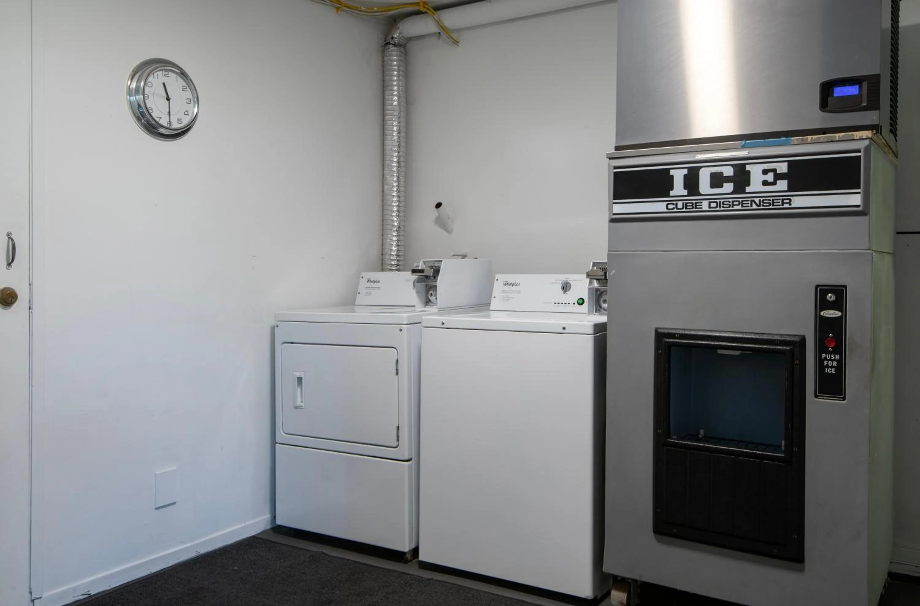 laundry in Riverland Inn & Suites