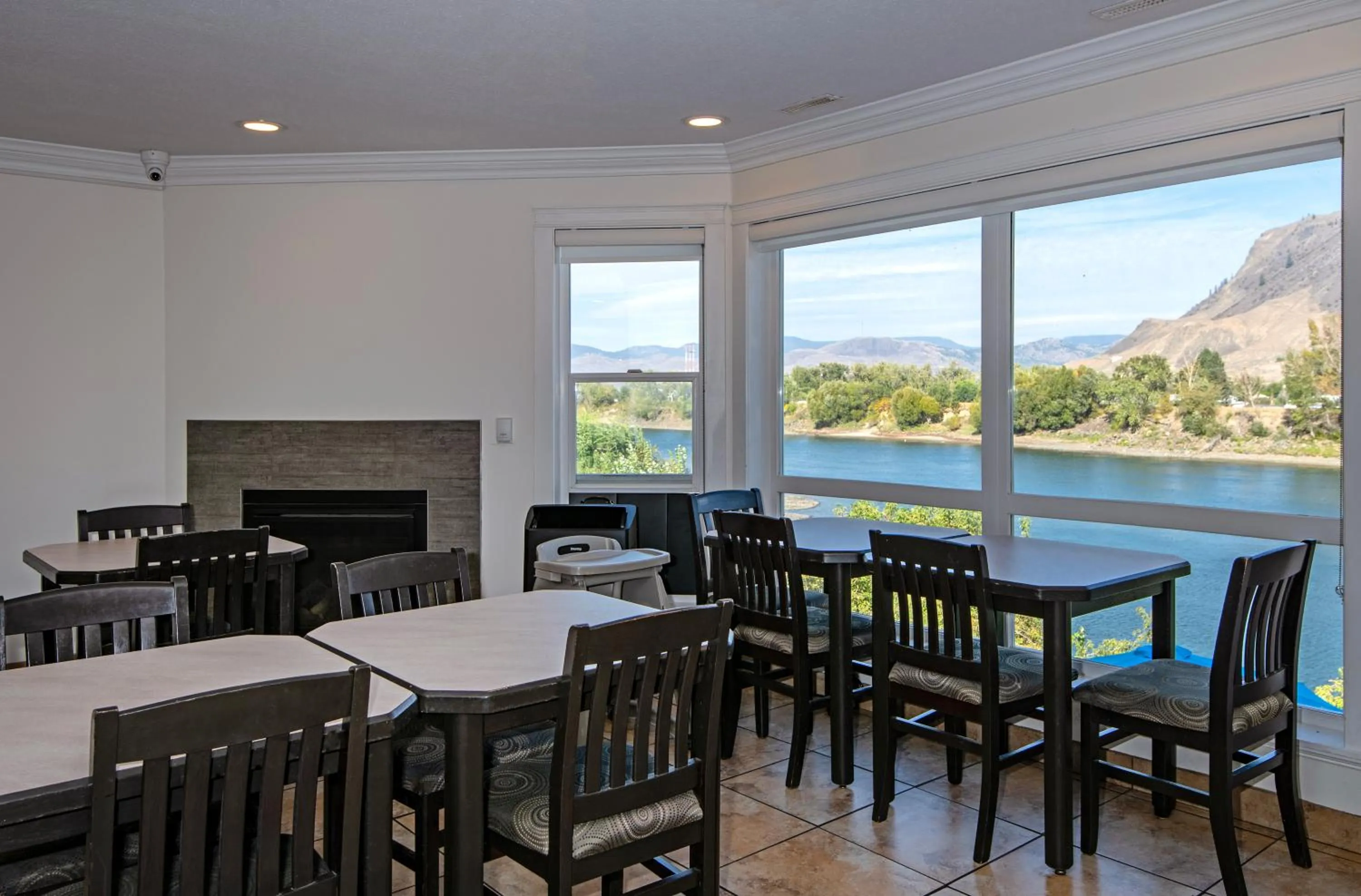 Breakfast in Riverland Inn & Suites