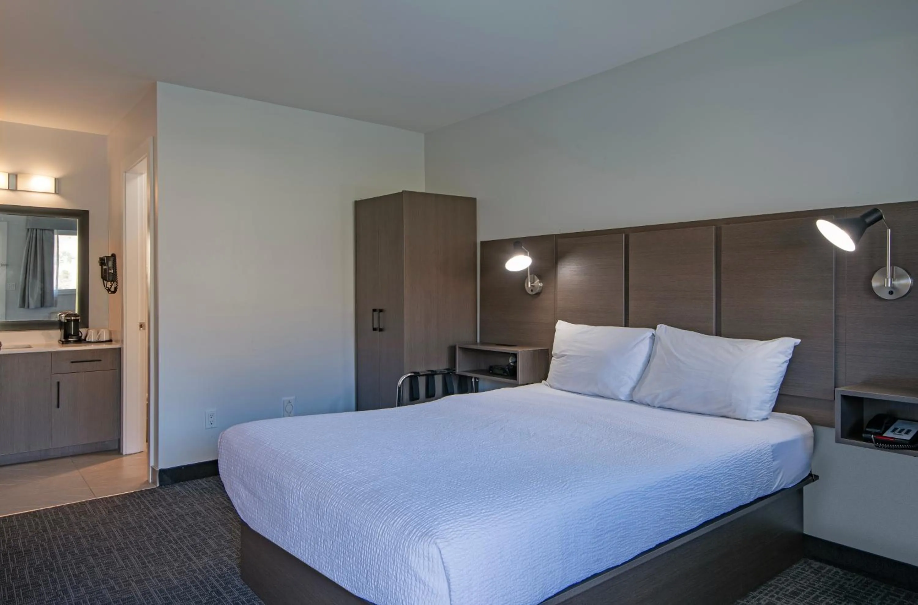 Bed in Riverland Inn & Suites