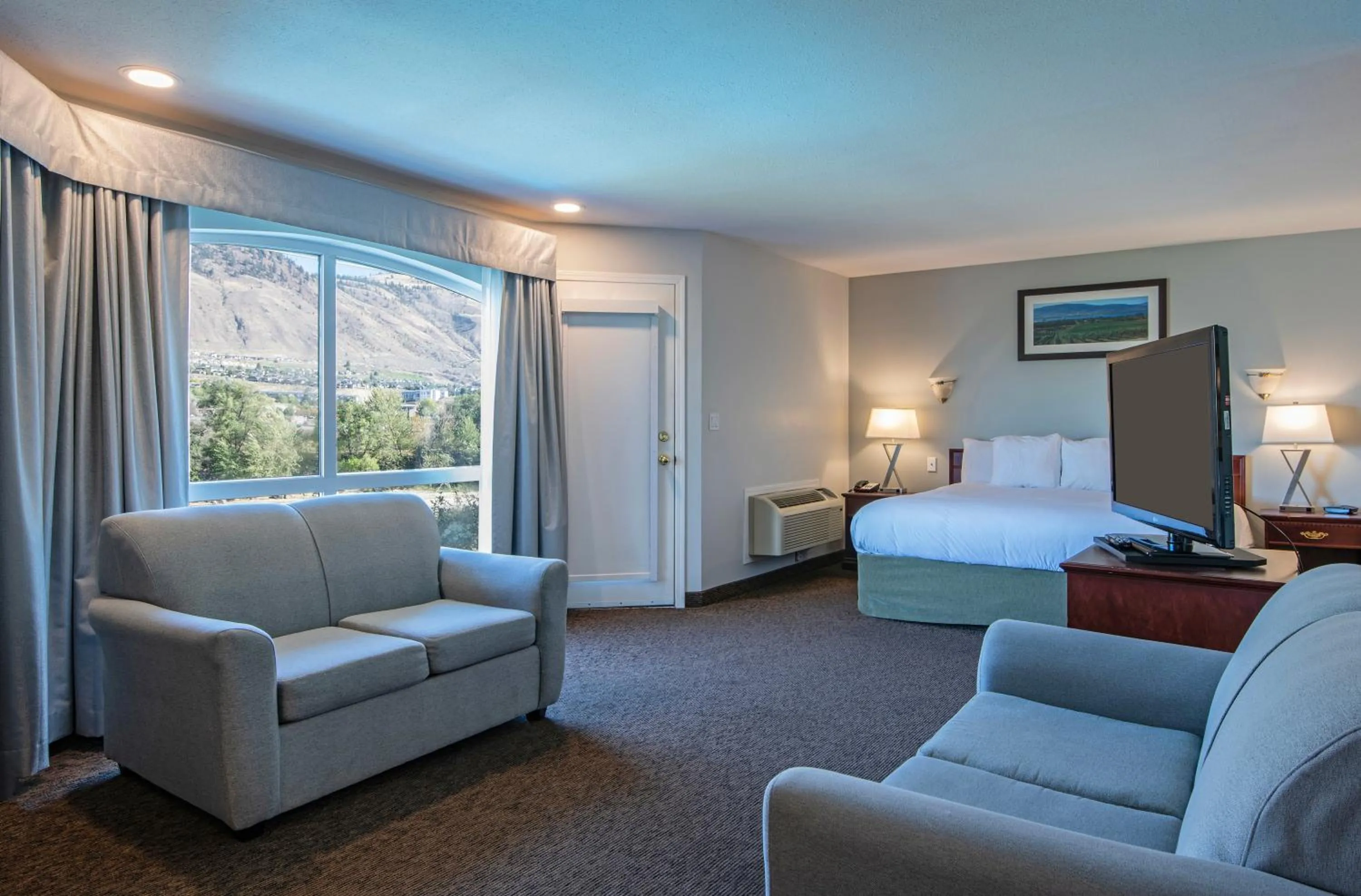 Bed in Riverland Inn & Suites